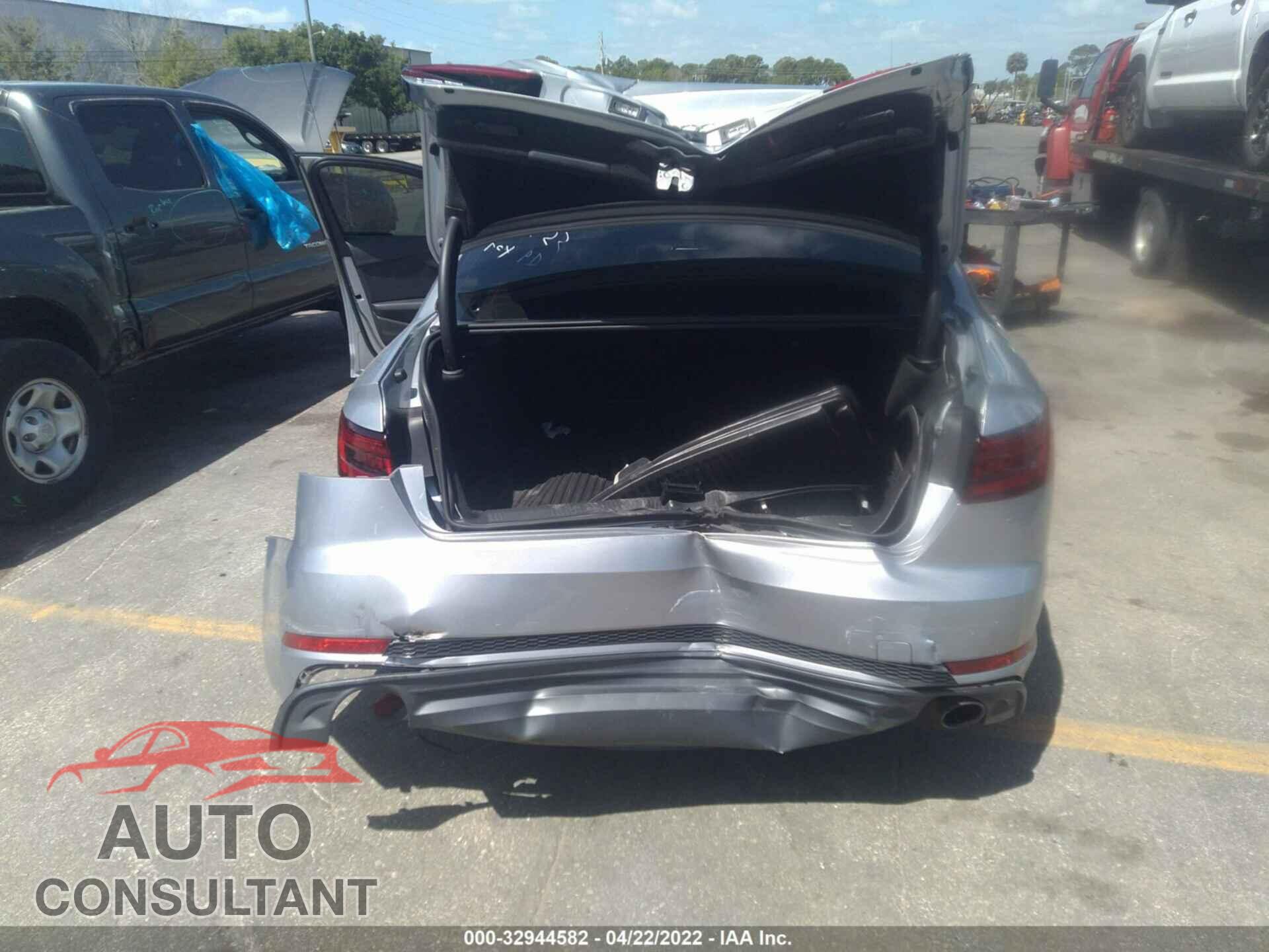 AUDI A4 2018 - WAUKMAF45JA085472