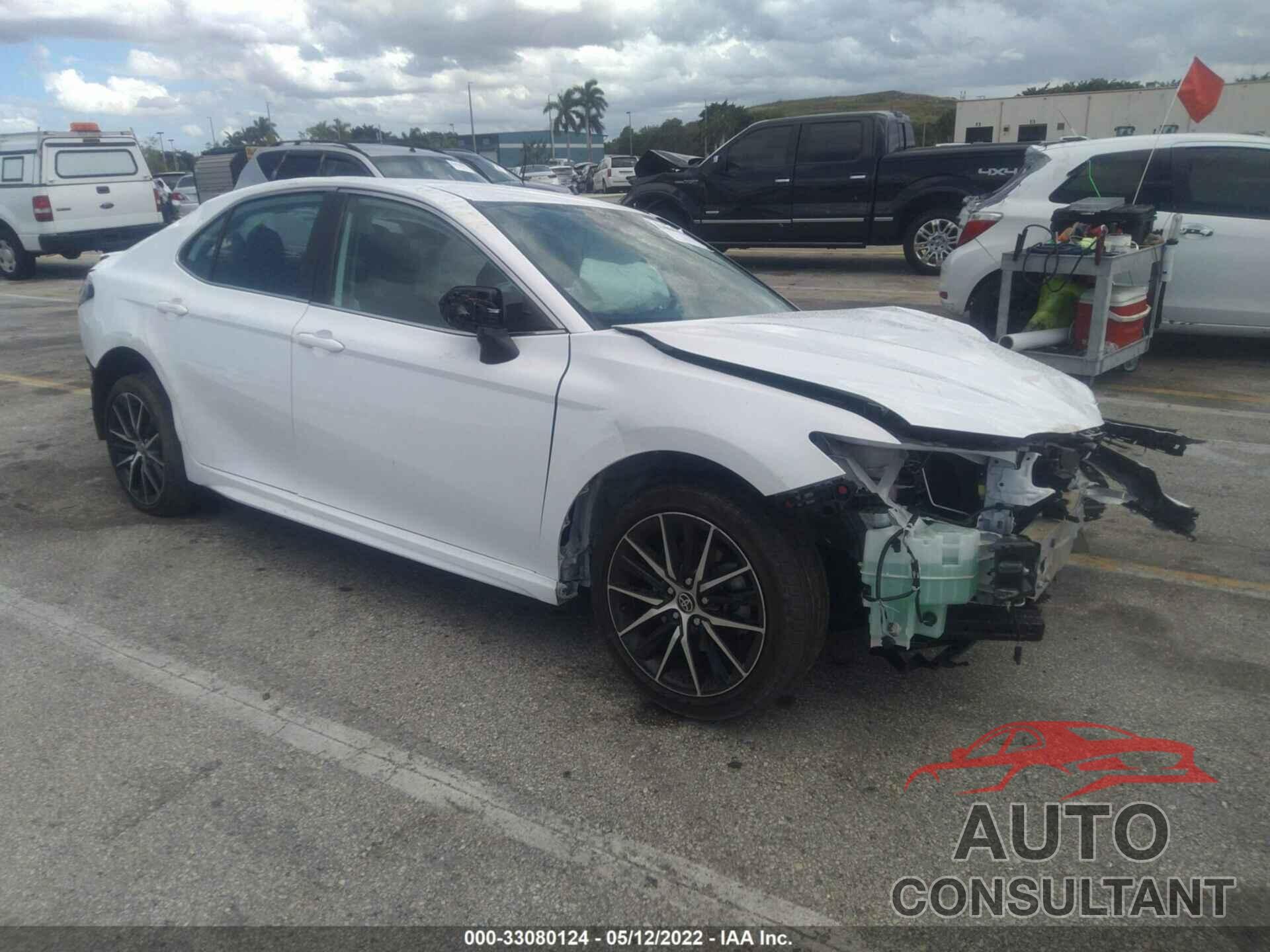 TOYOTA CAMRY 2021 - 4T1G11AK6MU528282