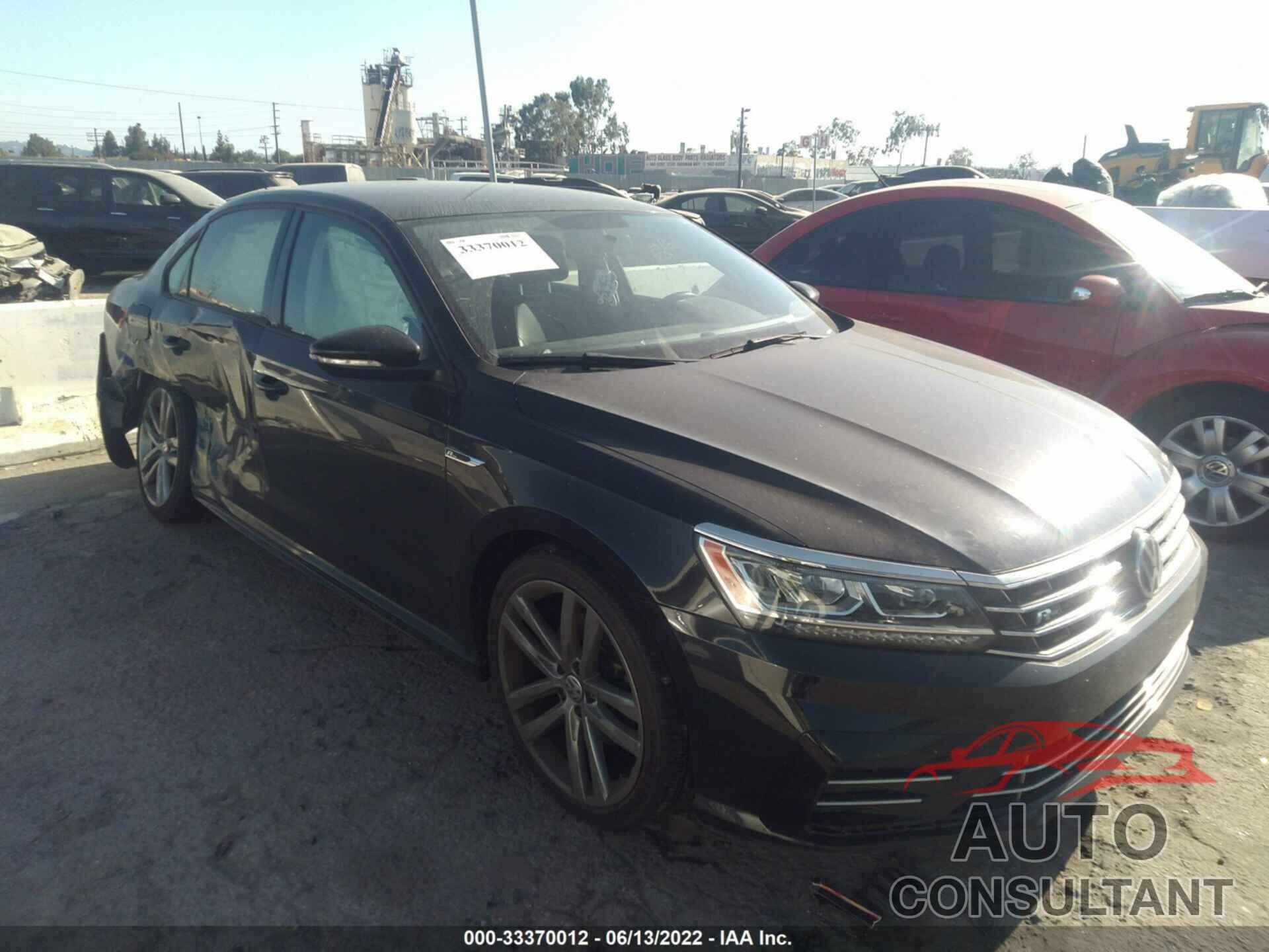 VOLKSWAGEN PASSAT 2018 - 1VWAA7A30JC044189