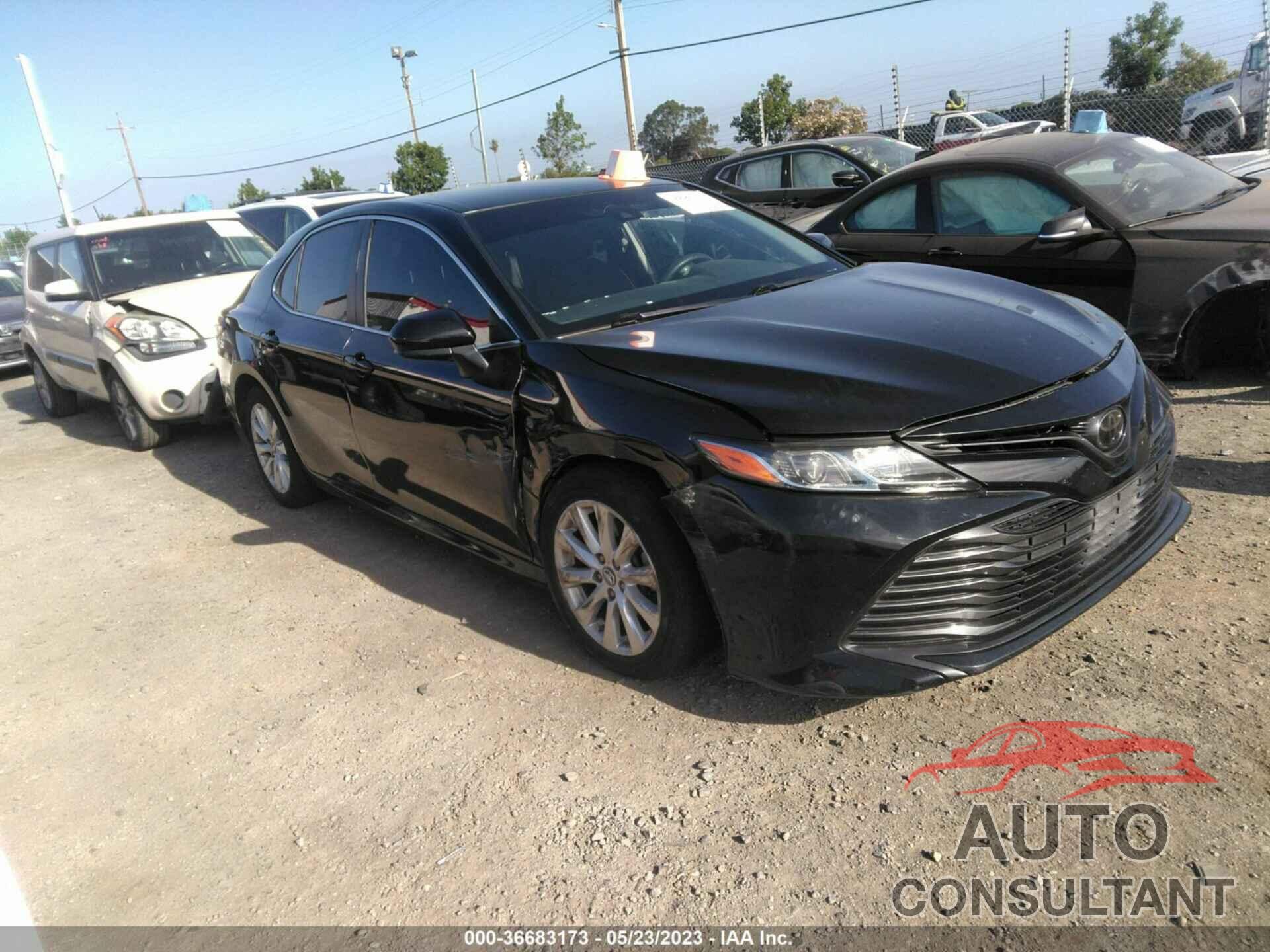 TOYOTA CAMRY 2018 - 4T1B11HK6JU614011