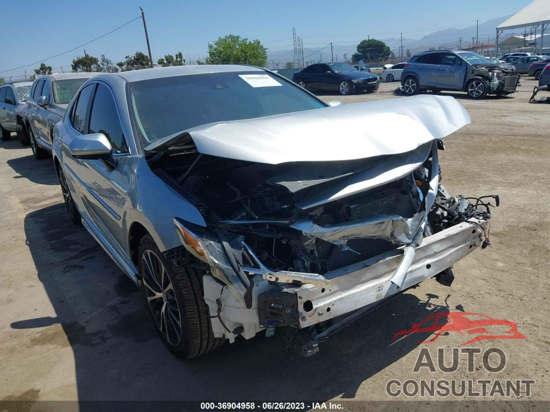 TOYOTA CAMRY 2018 - 4T1B11HK7JU609352