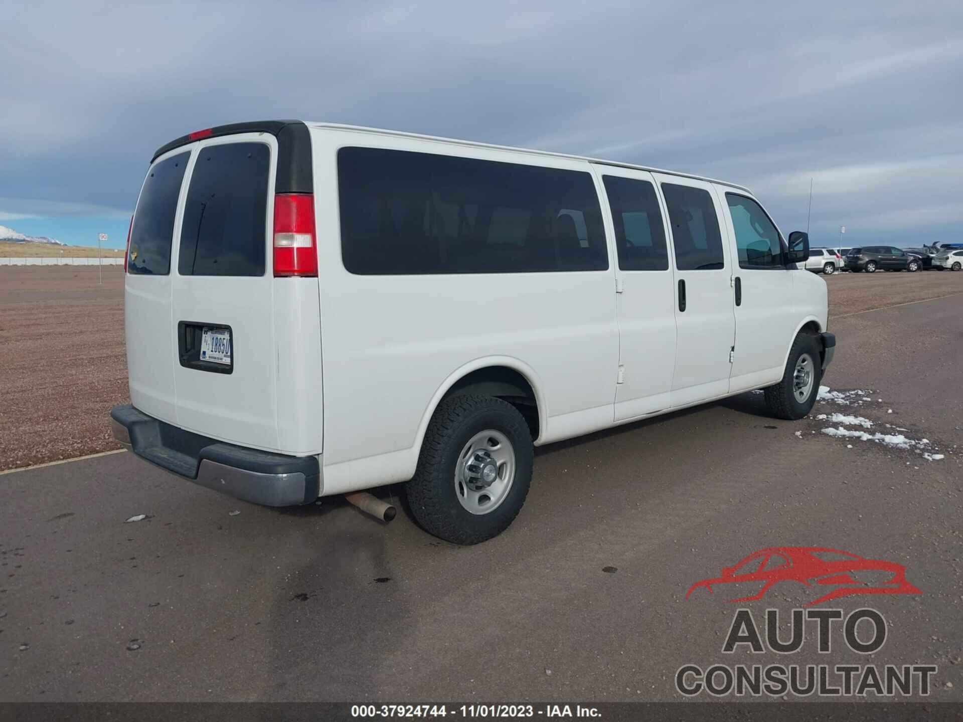 CHEVROLET EXPRESS PASSENGER 2017 - 1GAZGPFGXH1272408