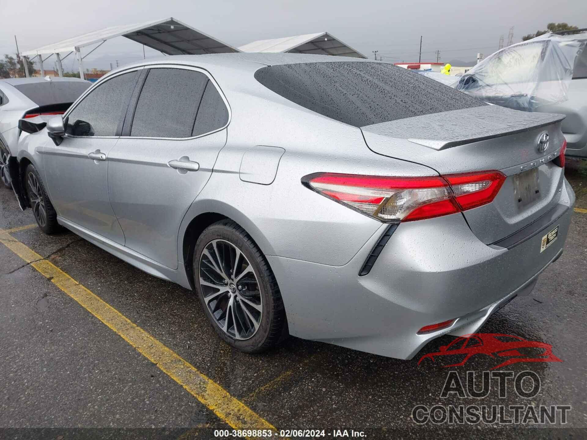 TOYOTA CAMRY 2018 - JTNB11HK8J3039819