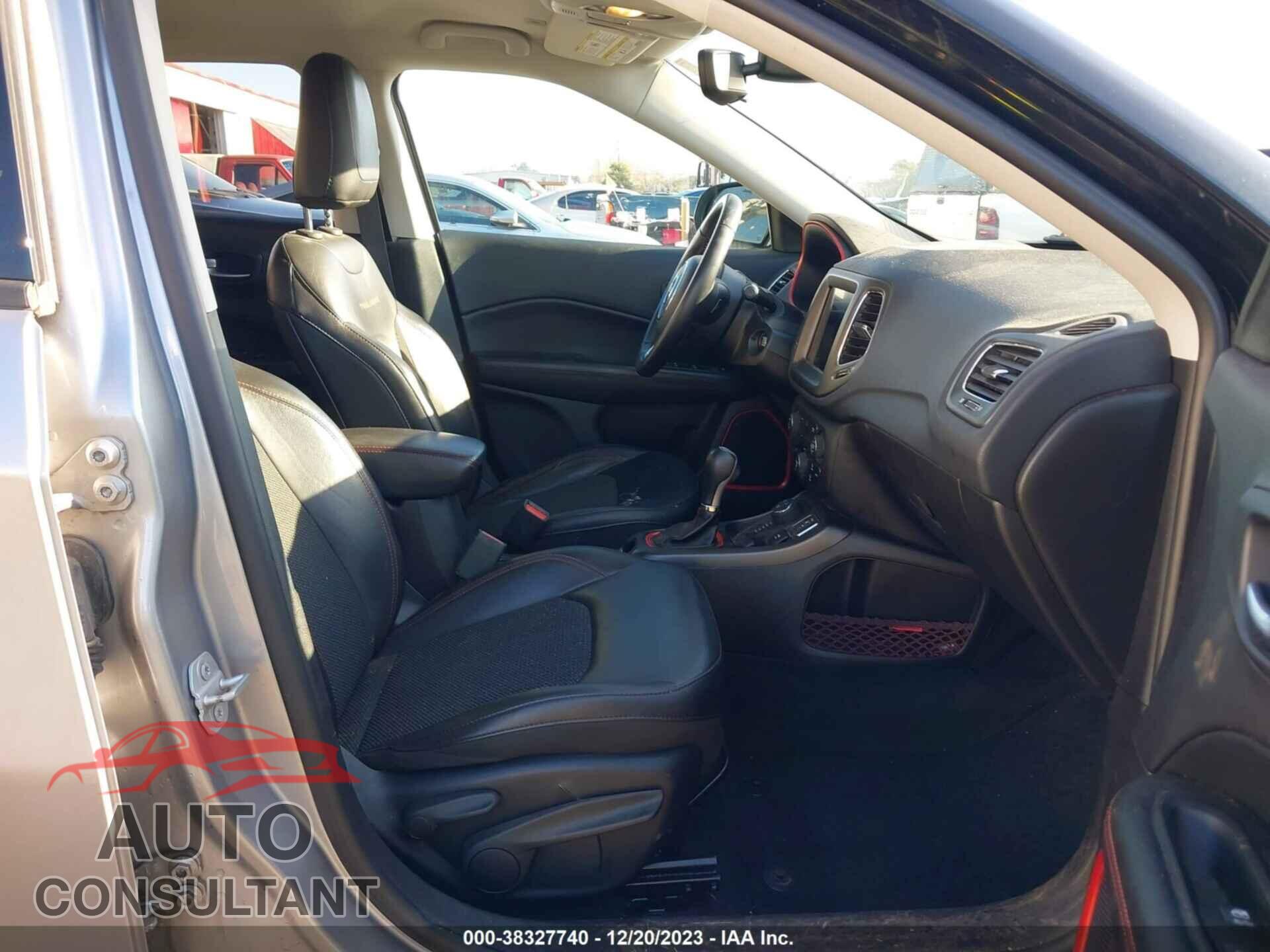 JEEP COMPASS 2019 - 3C4NJDDB8KT669015