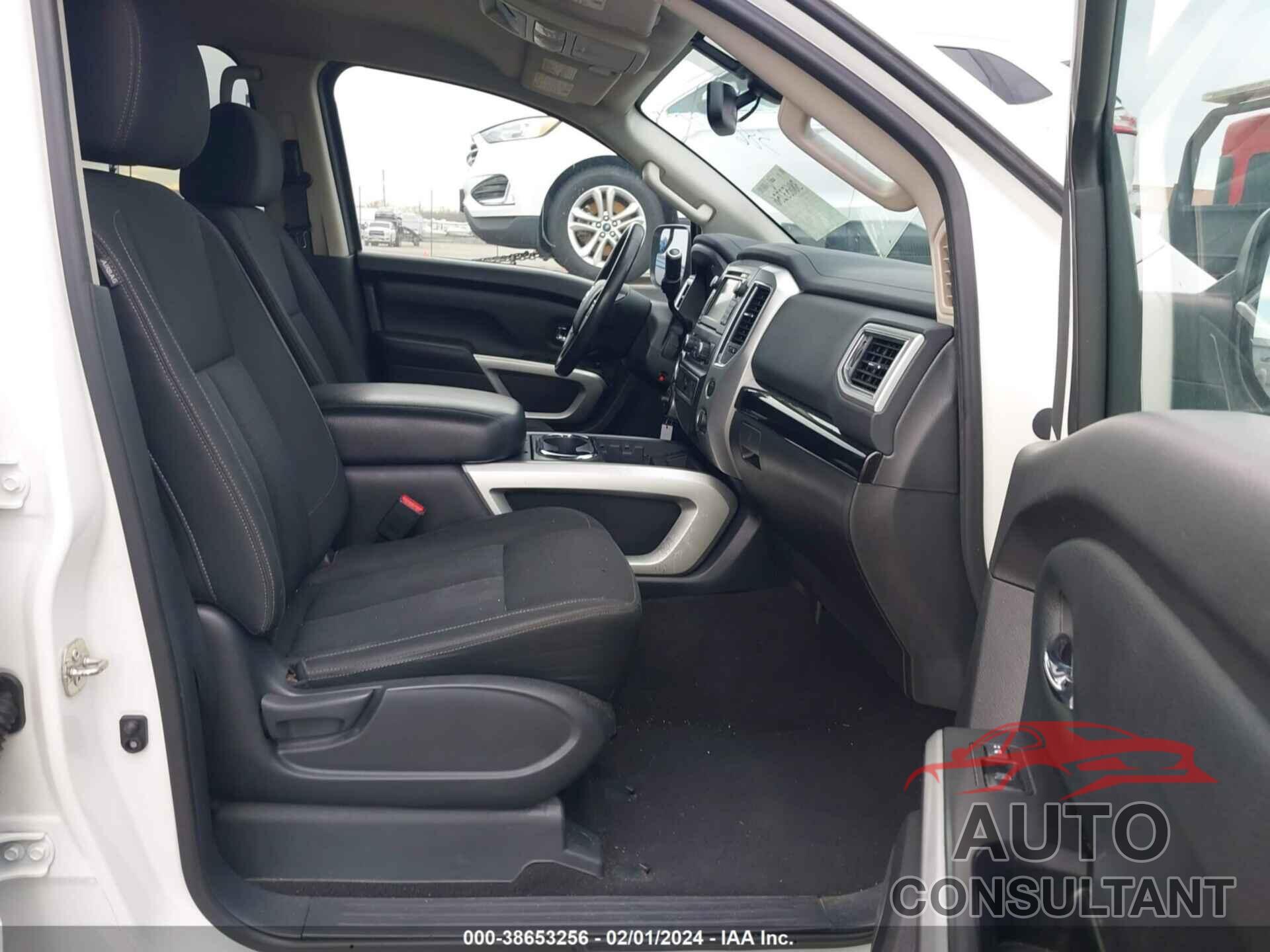 NISSAN TITAN 2017 - 1N6AA1E52HN560299