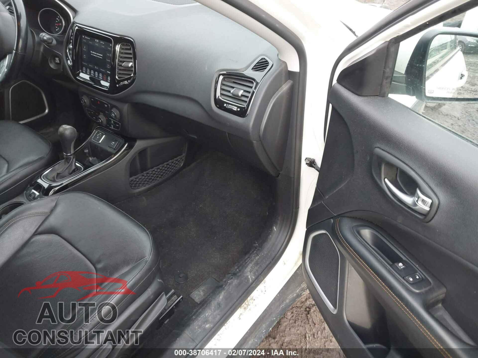 JEEP COMPASS 2020 - 3C4NJCCB5LT169102