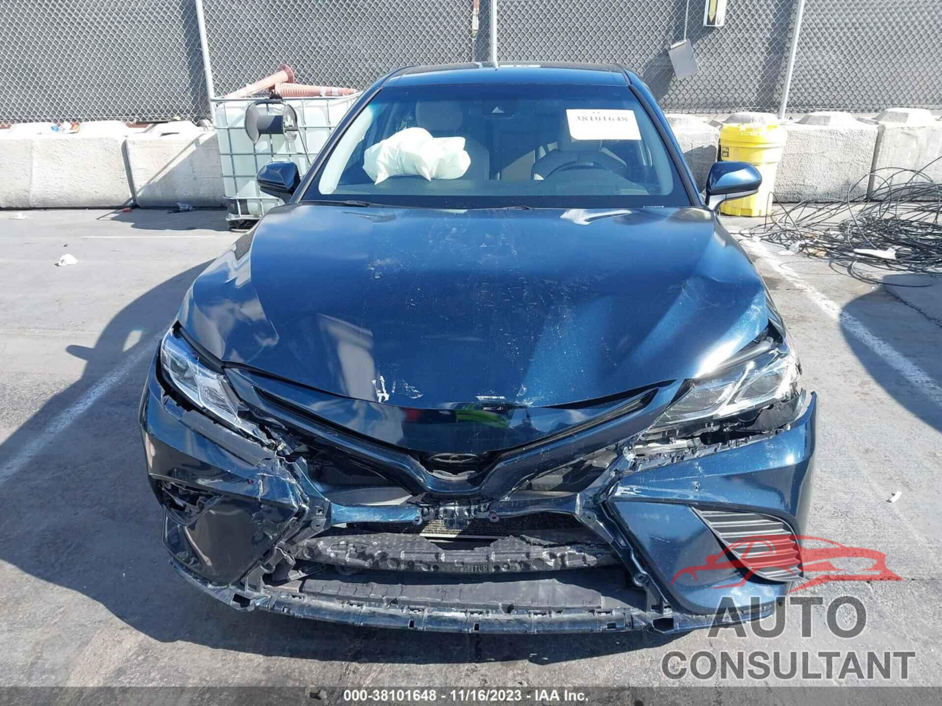 TOYOTA CAMRY 2018 - 4T1B11HK4JU554908