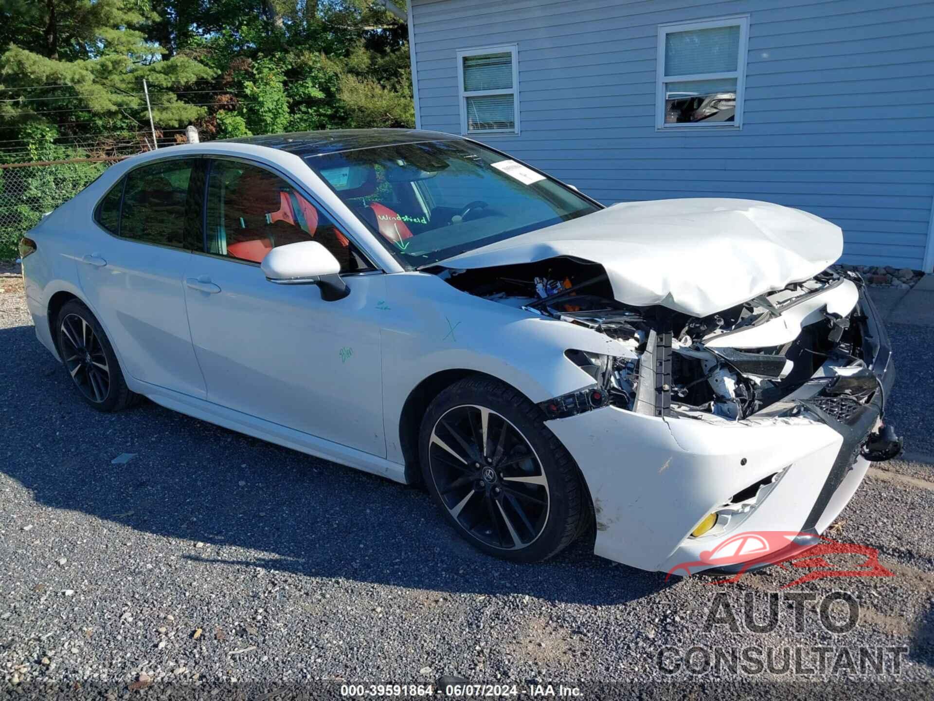 TOYOTA CAMRY 2018 - 4T1B61HK6JU134231