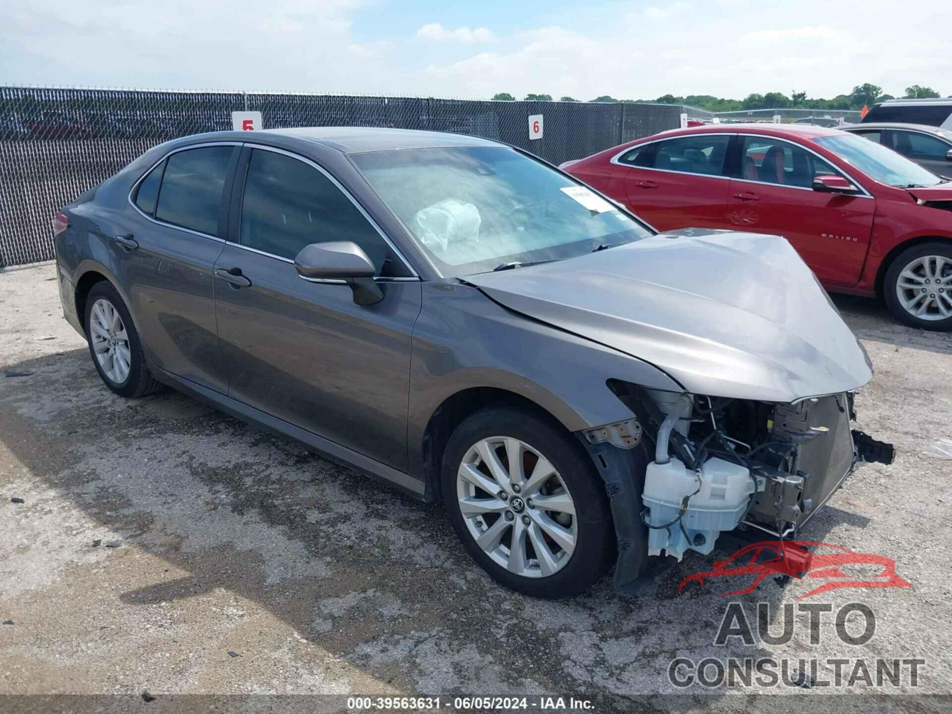 TOYOTA CAMRY 2018 - 4T1B11HK0JU581684