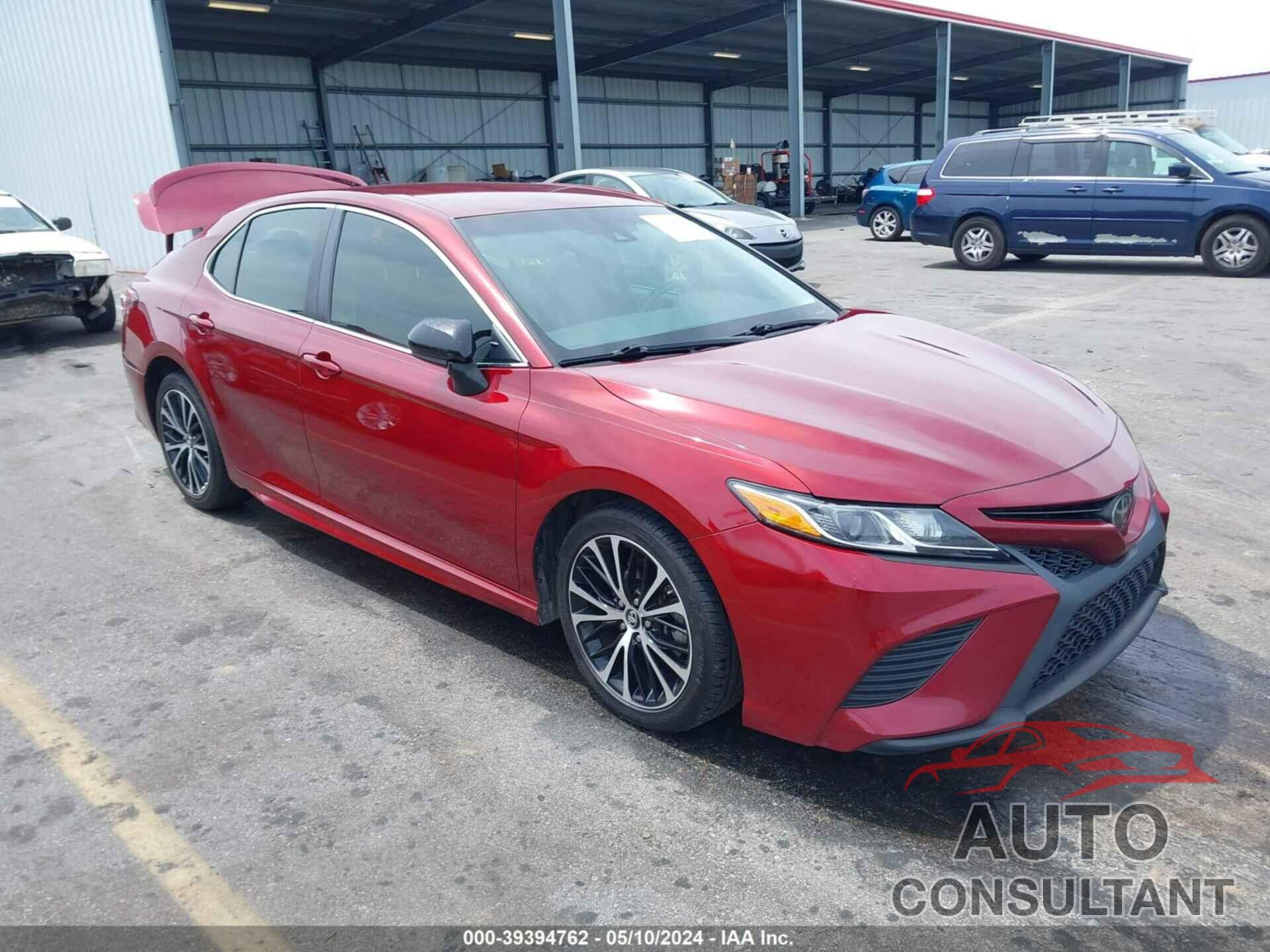TOYOTA CAMRY 2018 - 4T1B11HK1JU608262