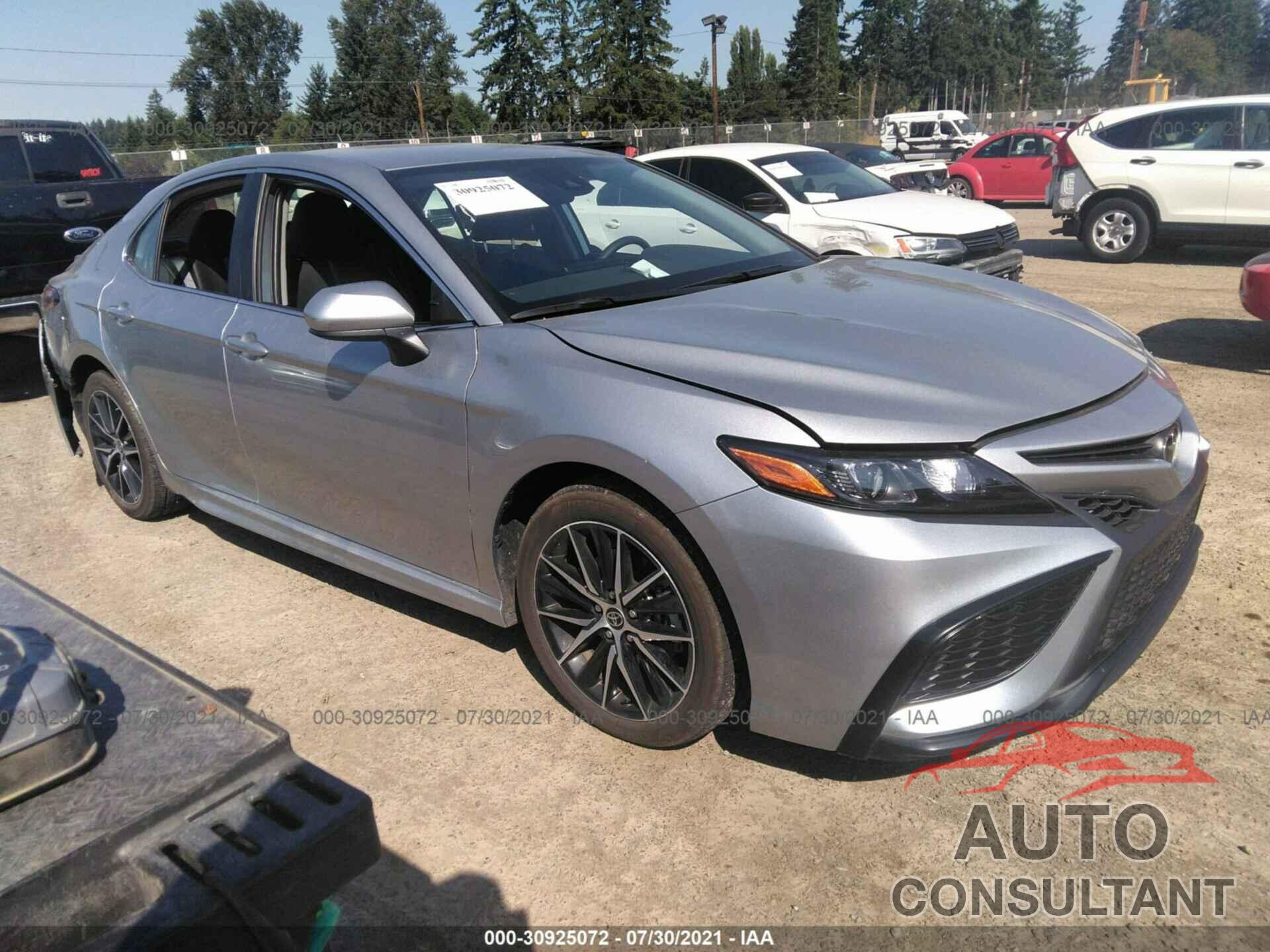 TOYOTA CAMRY 2021 - 4T1G11AK5MU561077