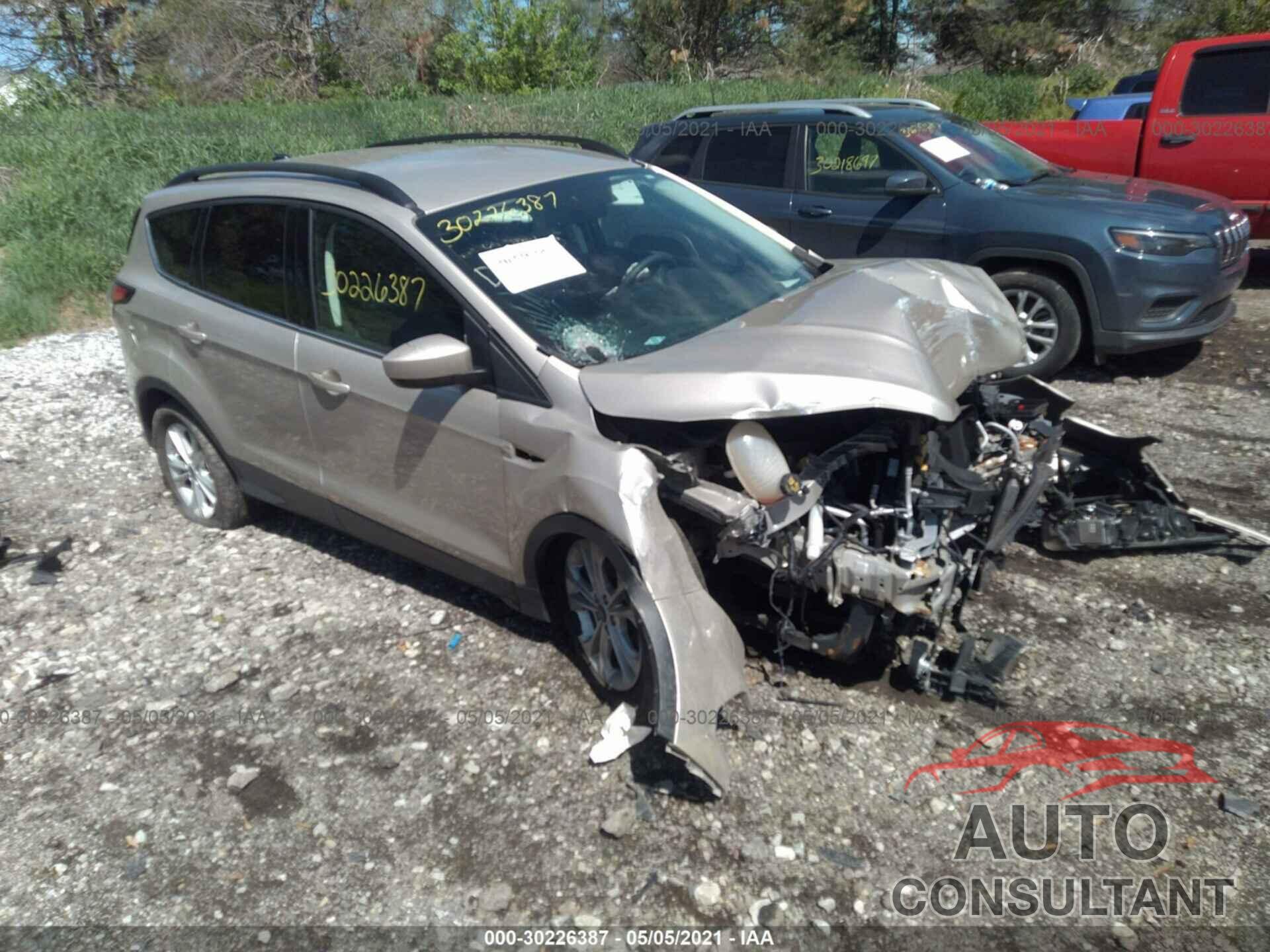 FORD ESCAPE 2017 - 1FMCU0GD8HUD09614