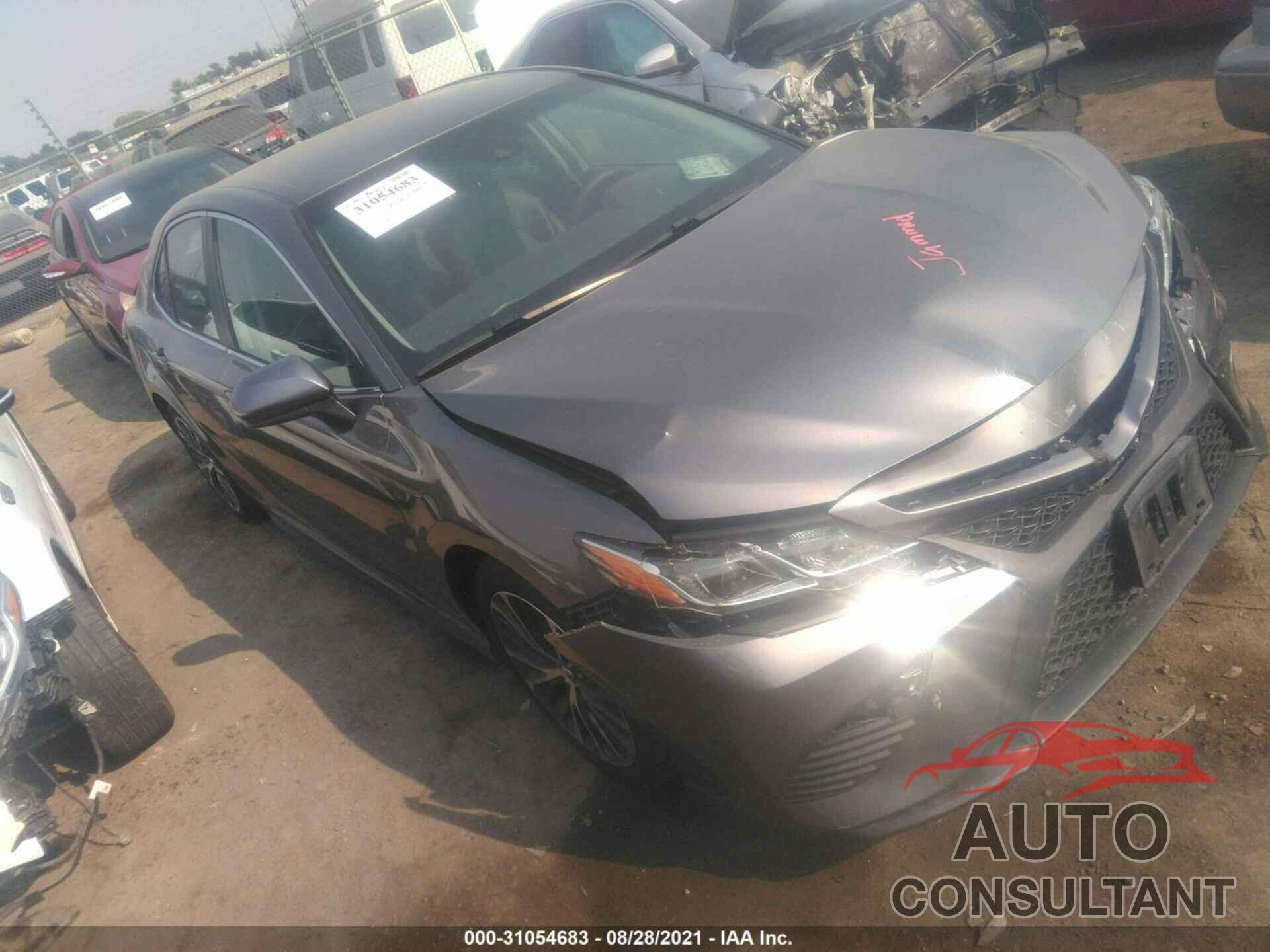TOYOTA CAMRY 2018 - 4T1B11HK5JU573127