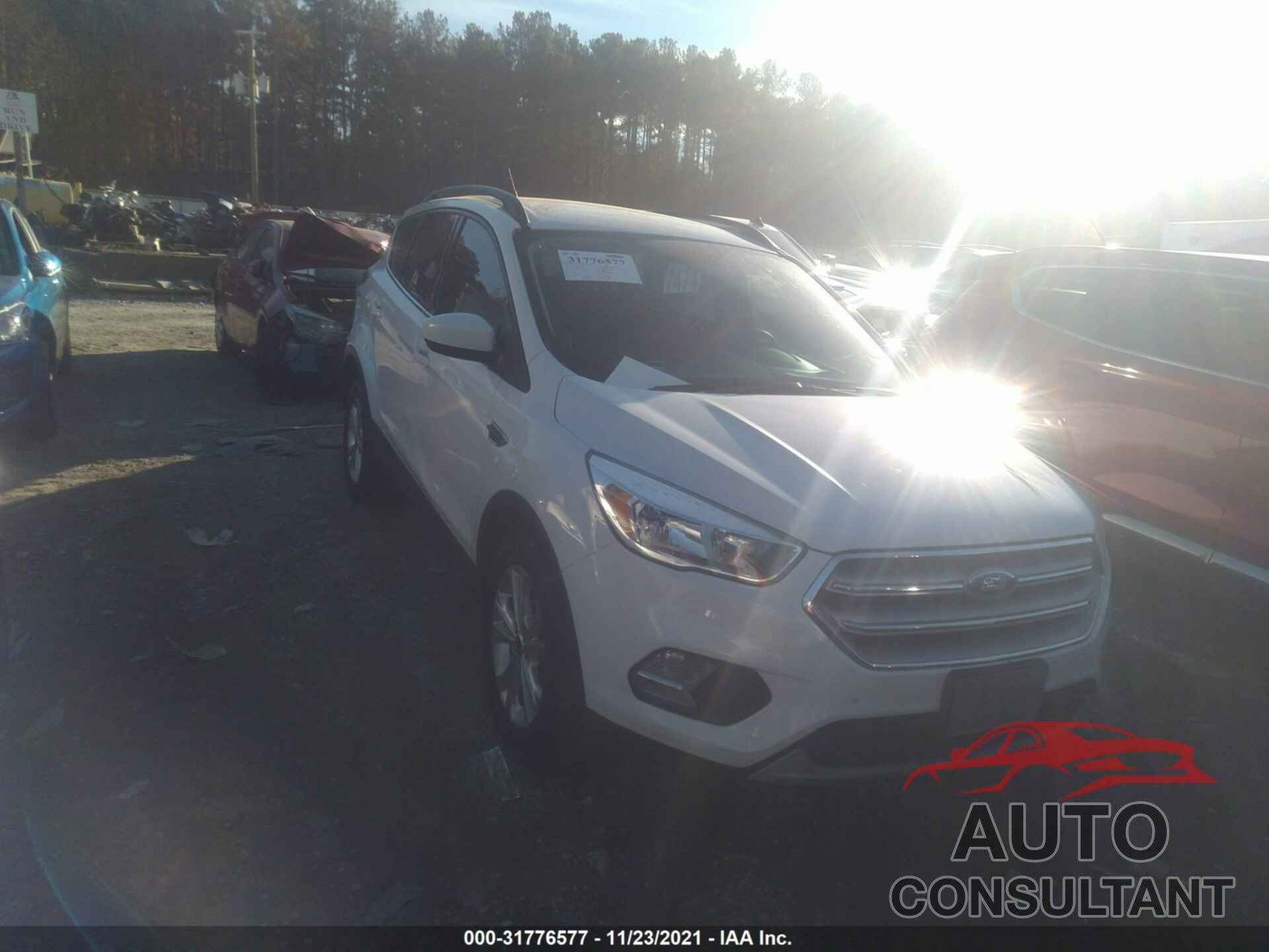 FORD ESCAPE 2018 - 1FMCU0GD6JUA71302