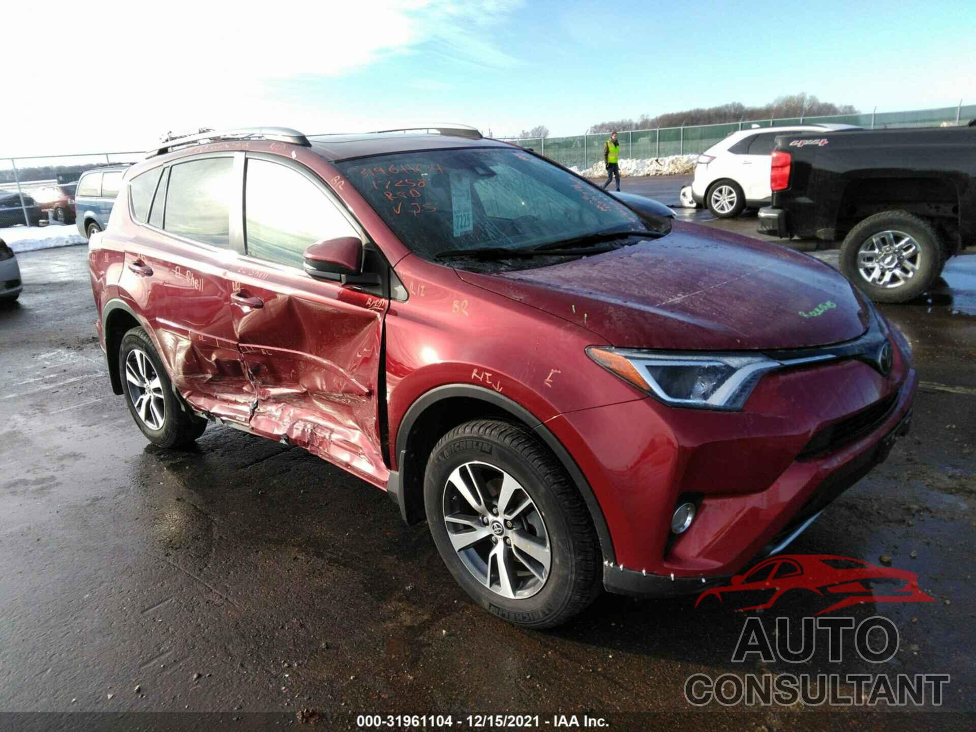 TOYOTA RAV4 2018 - 2T3RFREV2JW733646