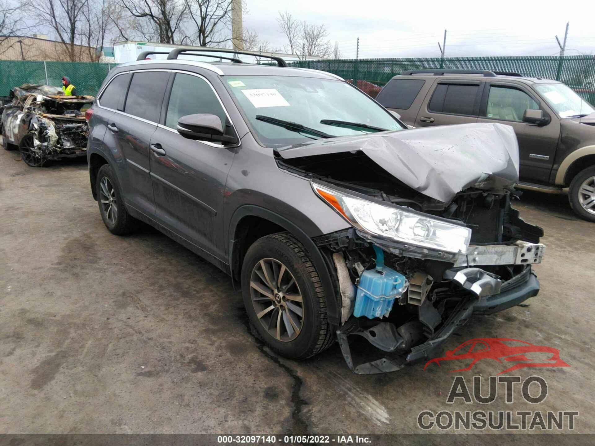 TOYOTA HIGHLANDER 2017 - 5TDKZRFH8HS520617
