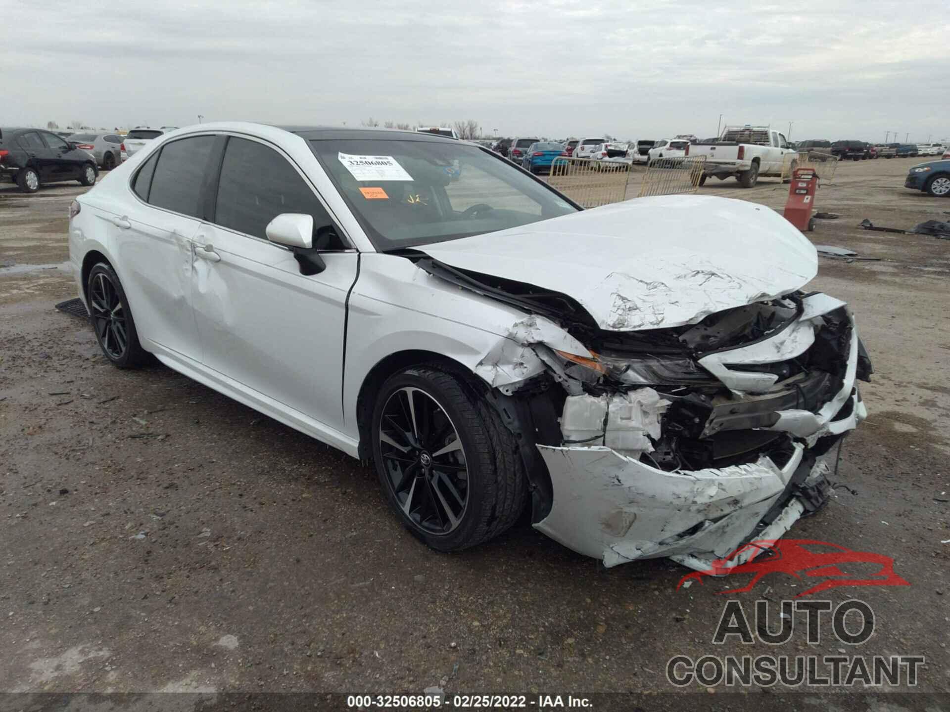 TOYOTA CAMRY 2018 - 4T1B61HK4JU028506