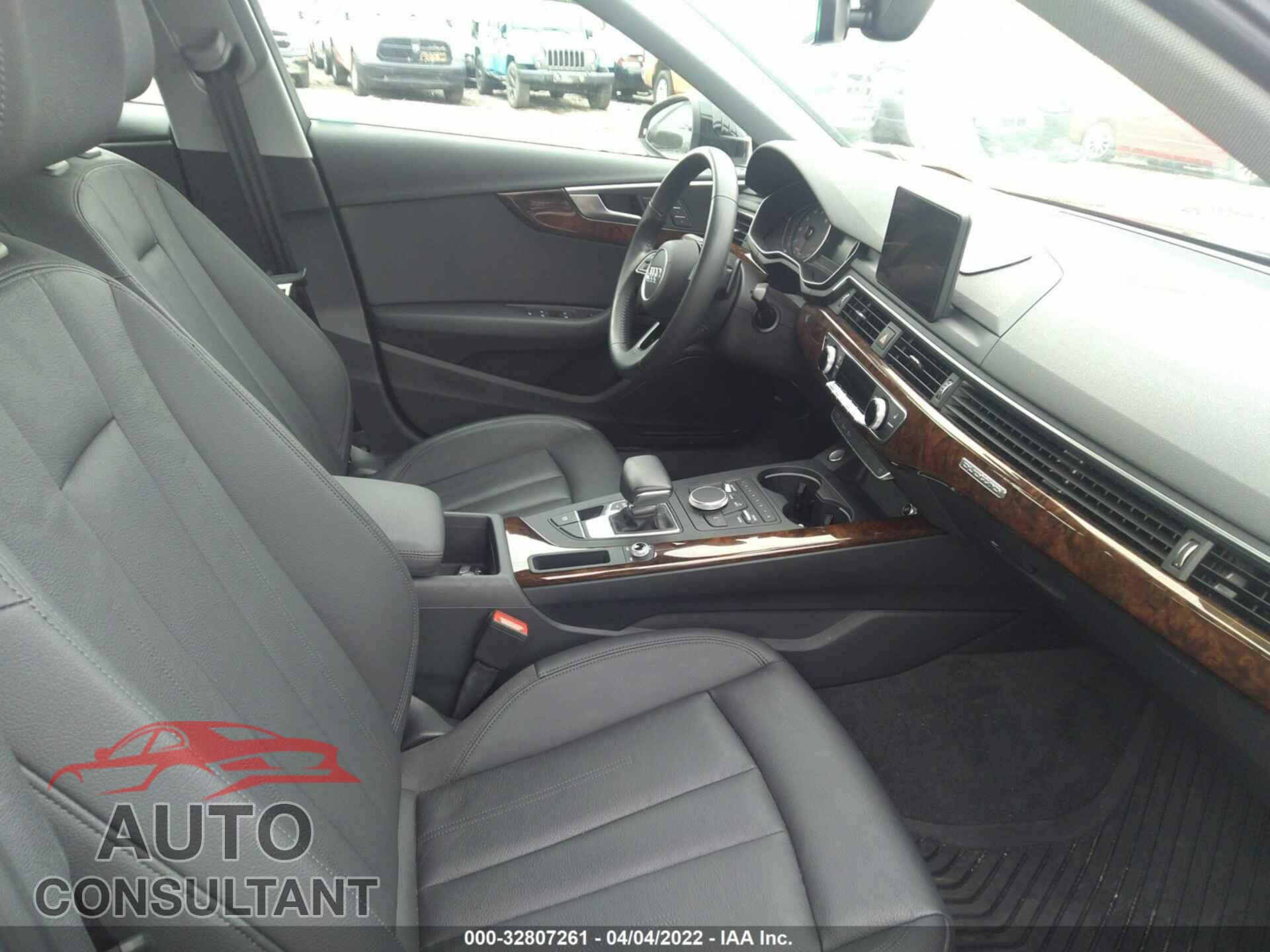 AUDI A4 2019 - WAUDNAF45KN017799