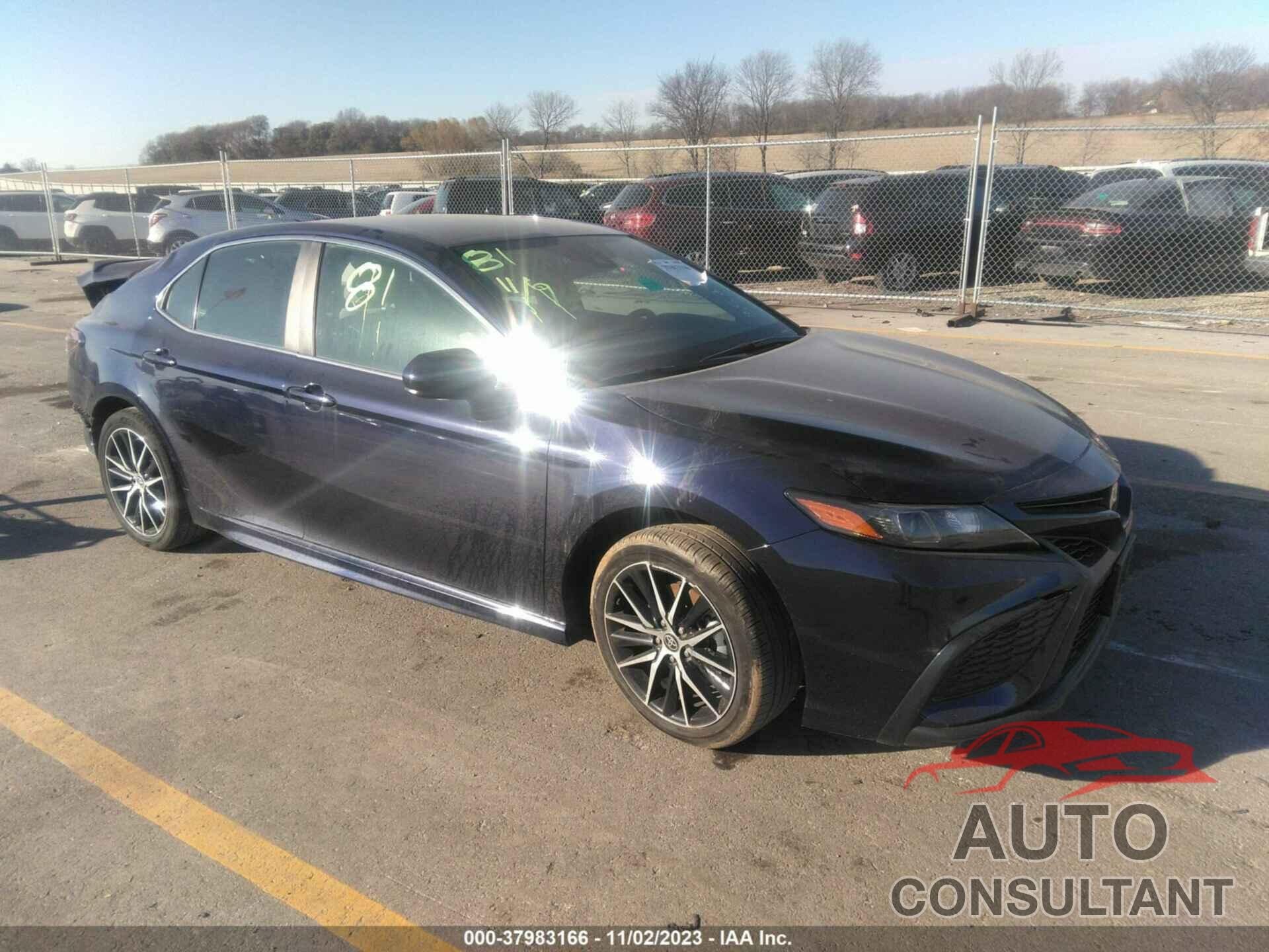 TOYOTA CAMRY 2021 - 4T1G11AK5MU580616