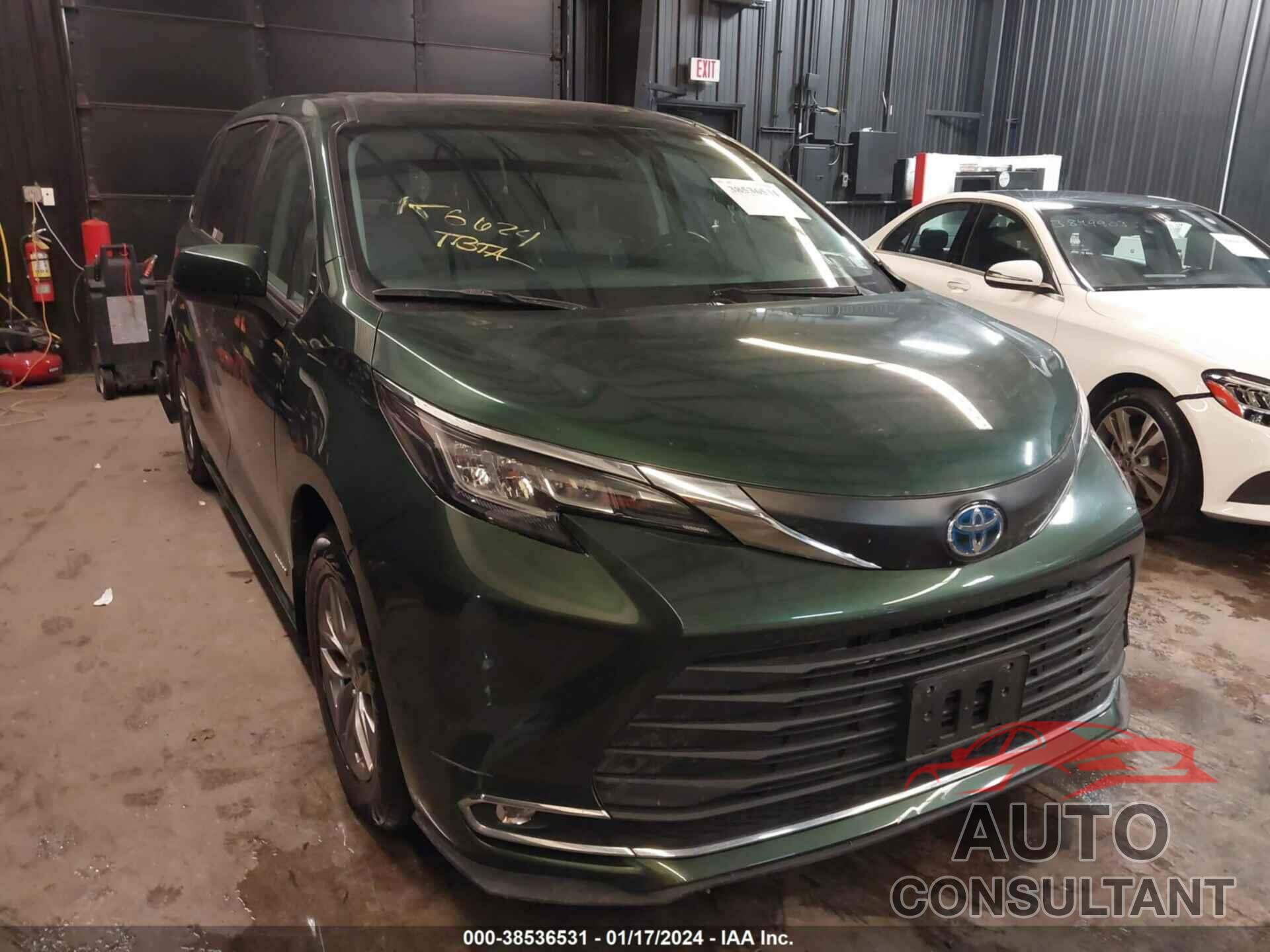 TOYOTA SIENNA 2021 - 5TDYRKEC0MS021747