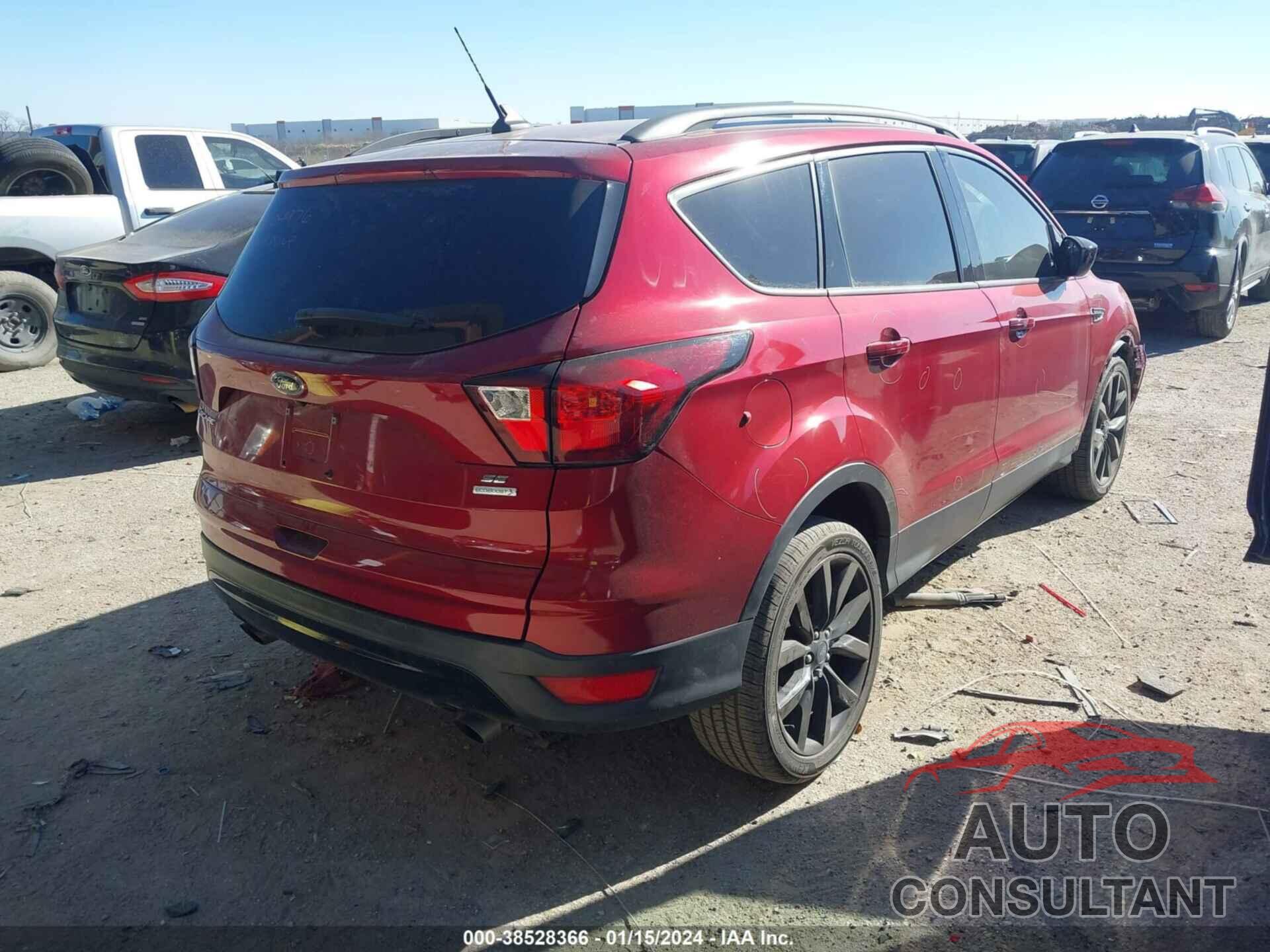 FORD ESCAPE 2019 - 1FMCU0GD7KUB57171