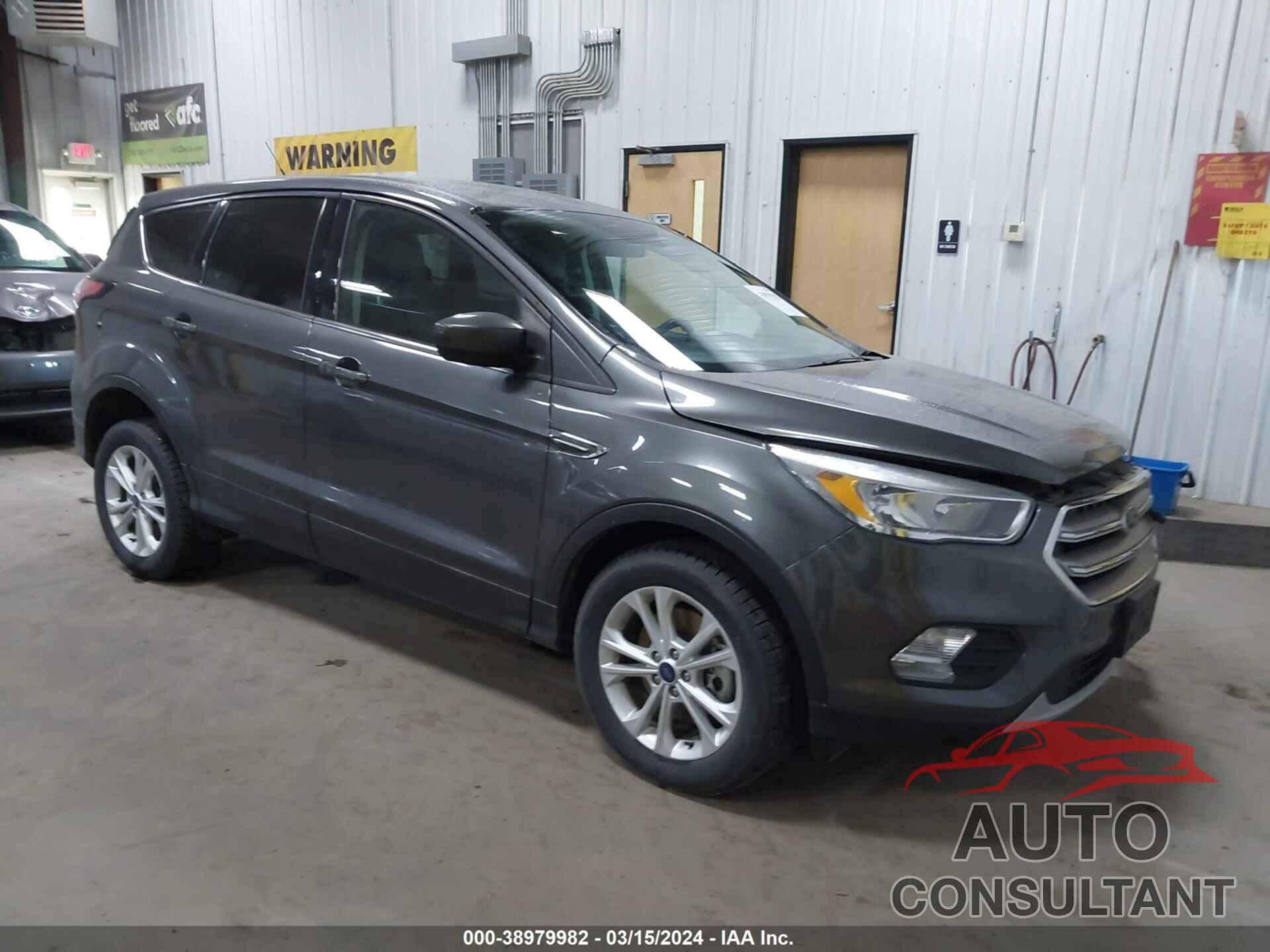 FORD ESCAPE 2017 - 1FMCU9G90HUD76885