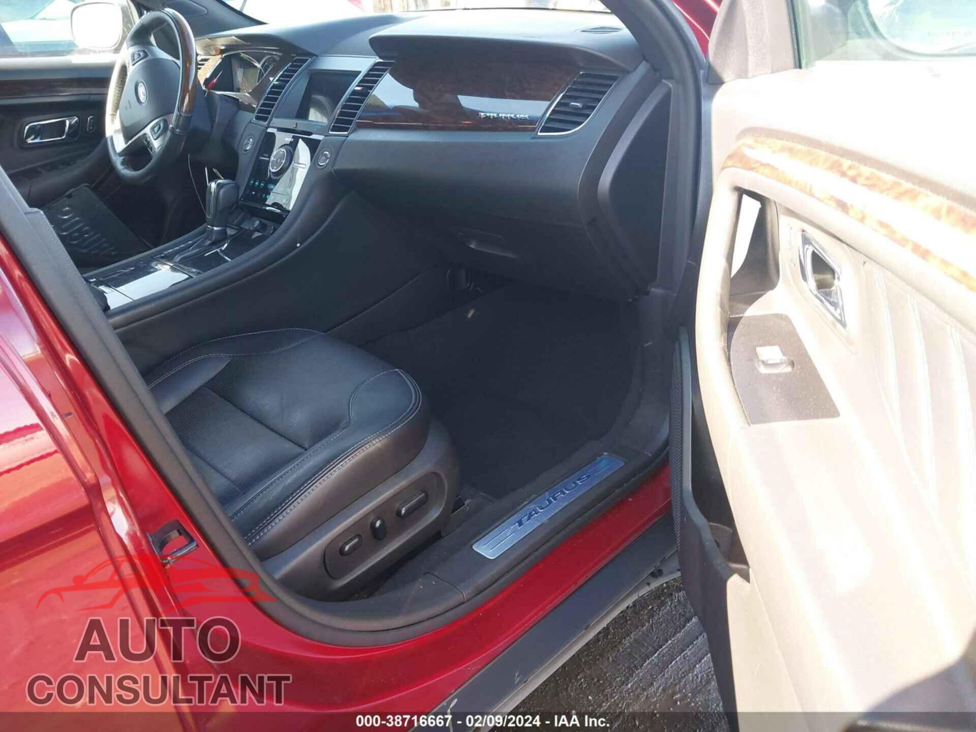 FORD TAURUS 2018 - 1FAHP2F84JG143409