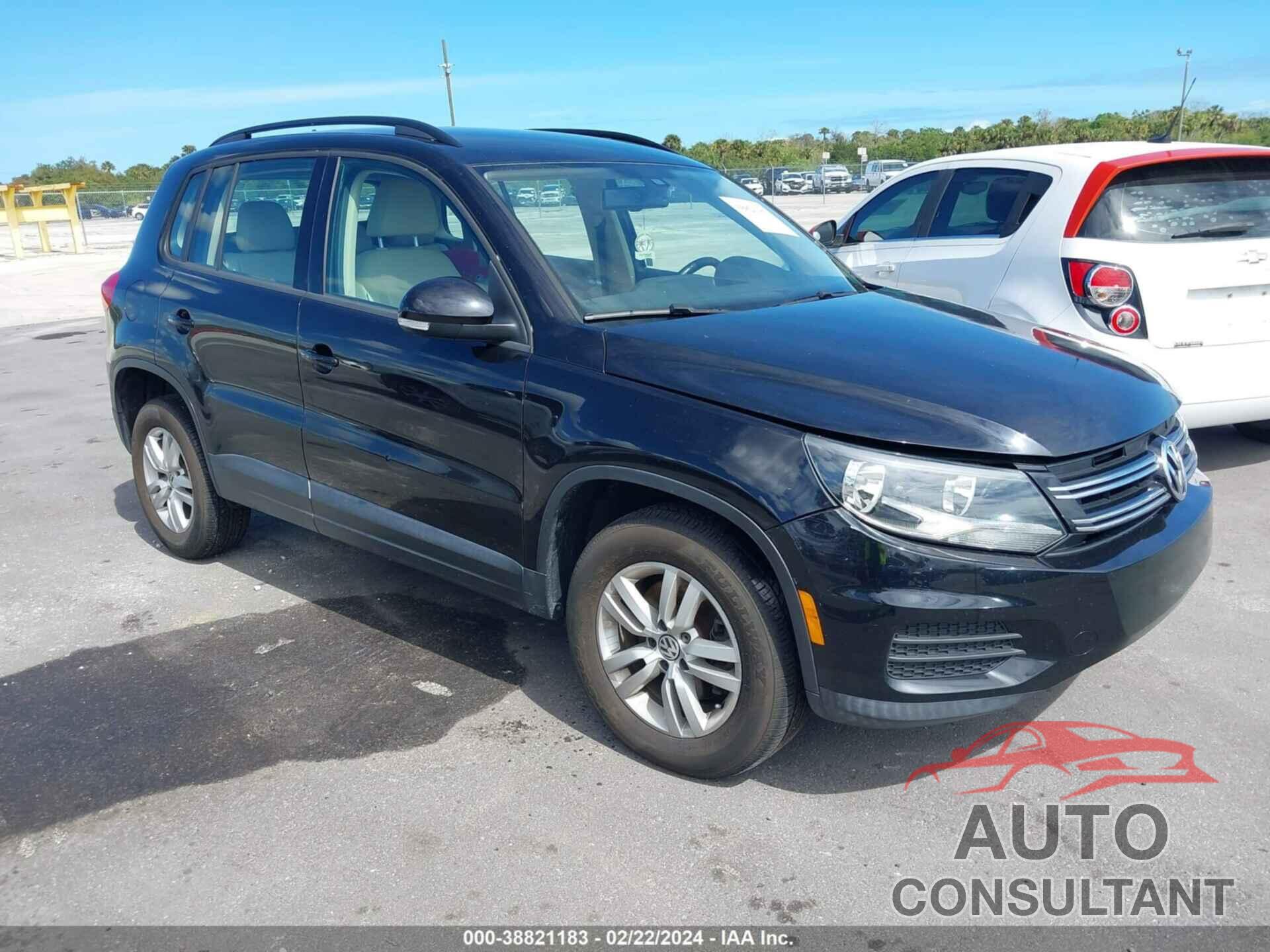 VOLKSWAGEN TIGUAN 2017 - WVGAV7AX2HK027514