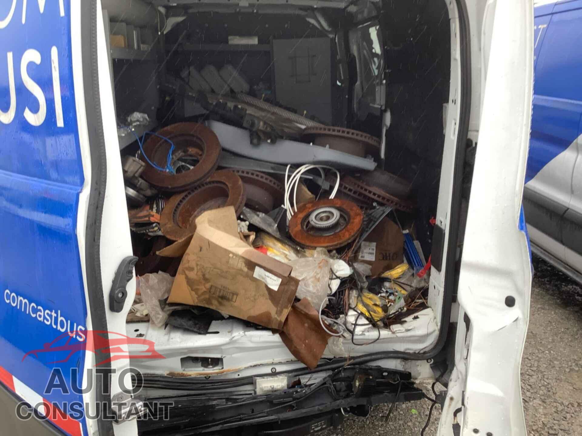 FORD TRANSIT-250 2017 - 1FTYR1YM0HKB05949