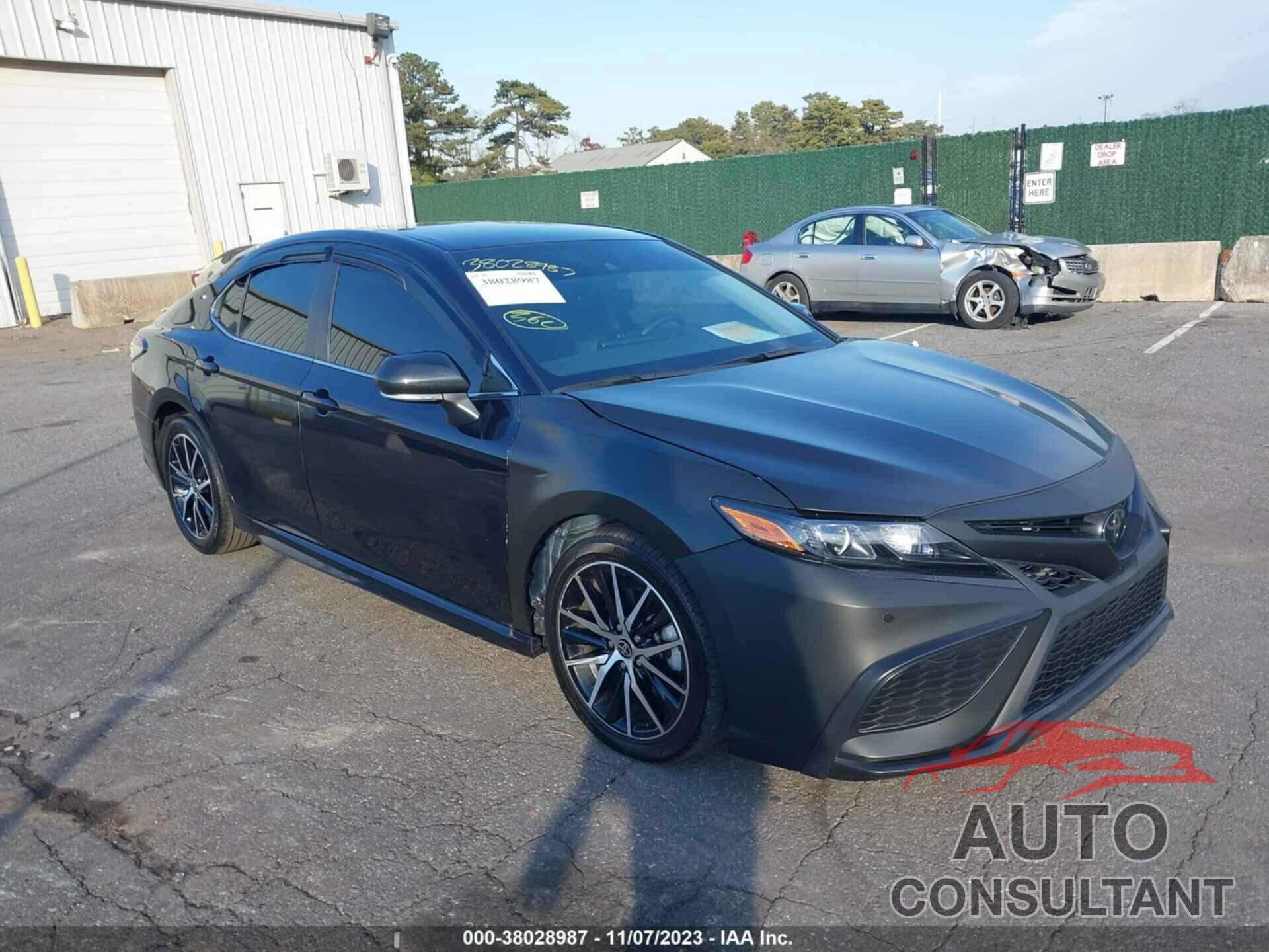 TOYOTA CAMRY 2022 - 4T1G11BK1NU052913