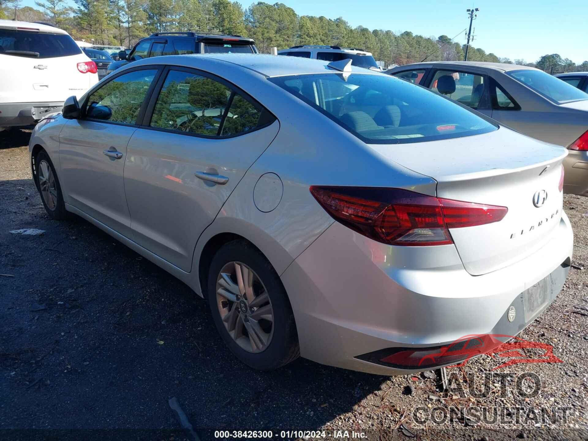 HYUNDAI ELANTRA 2019 - 5NPD84LF3KH476038