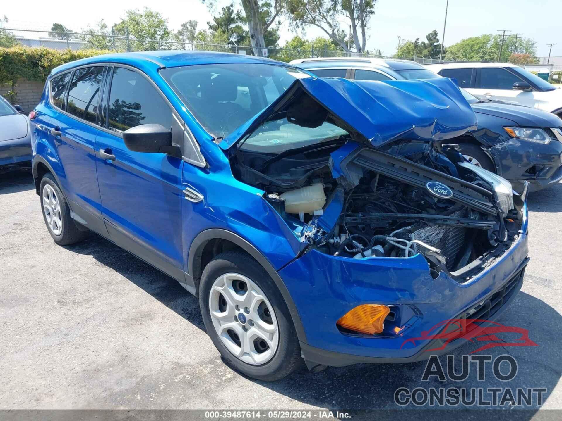 FORD ESCAPE 2017 - 1FMCU0F7XHUE96656