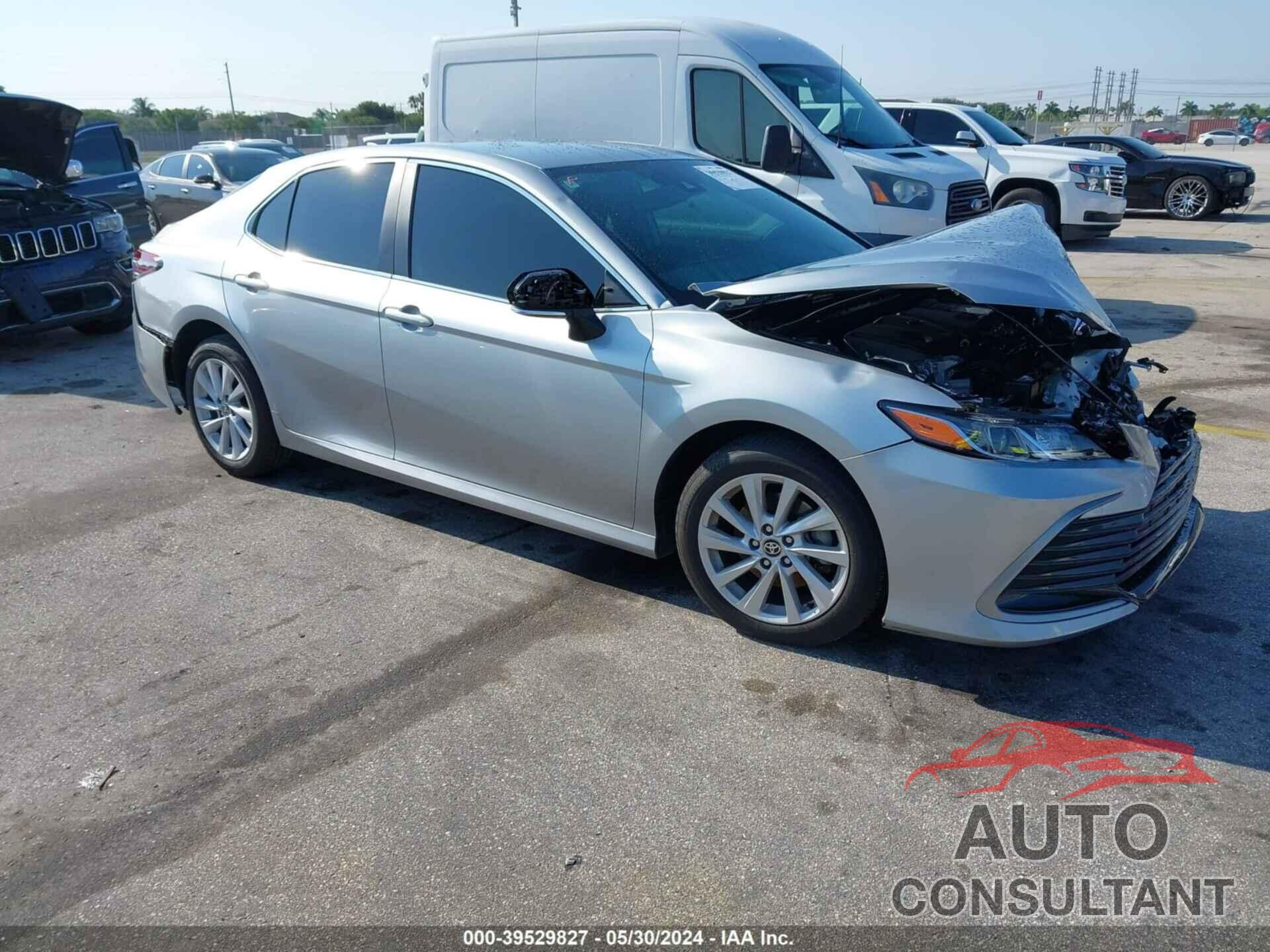 TOYOTA CAMRY 2022 - 4T1R11AK2NU044832