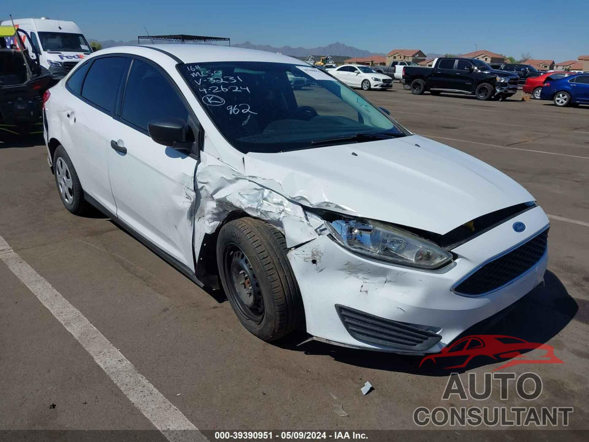 FORD FOCUS 2018 - 1FADP3E26JL313231