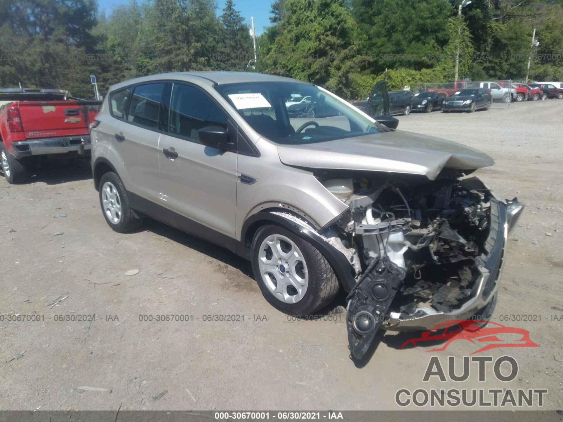 FORD ESCAPE 2017 - 1FMCU0F73HUD02937