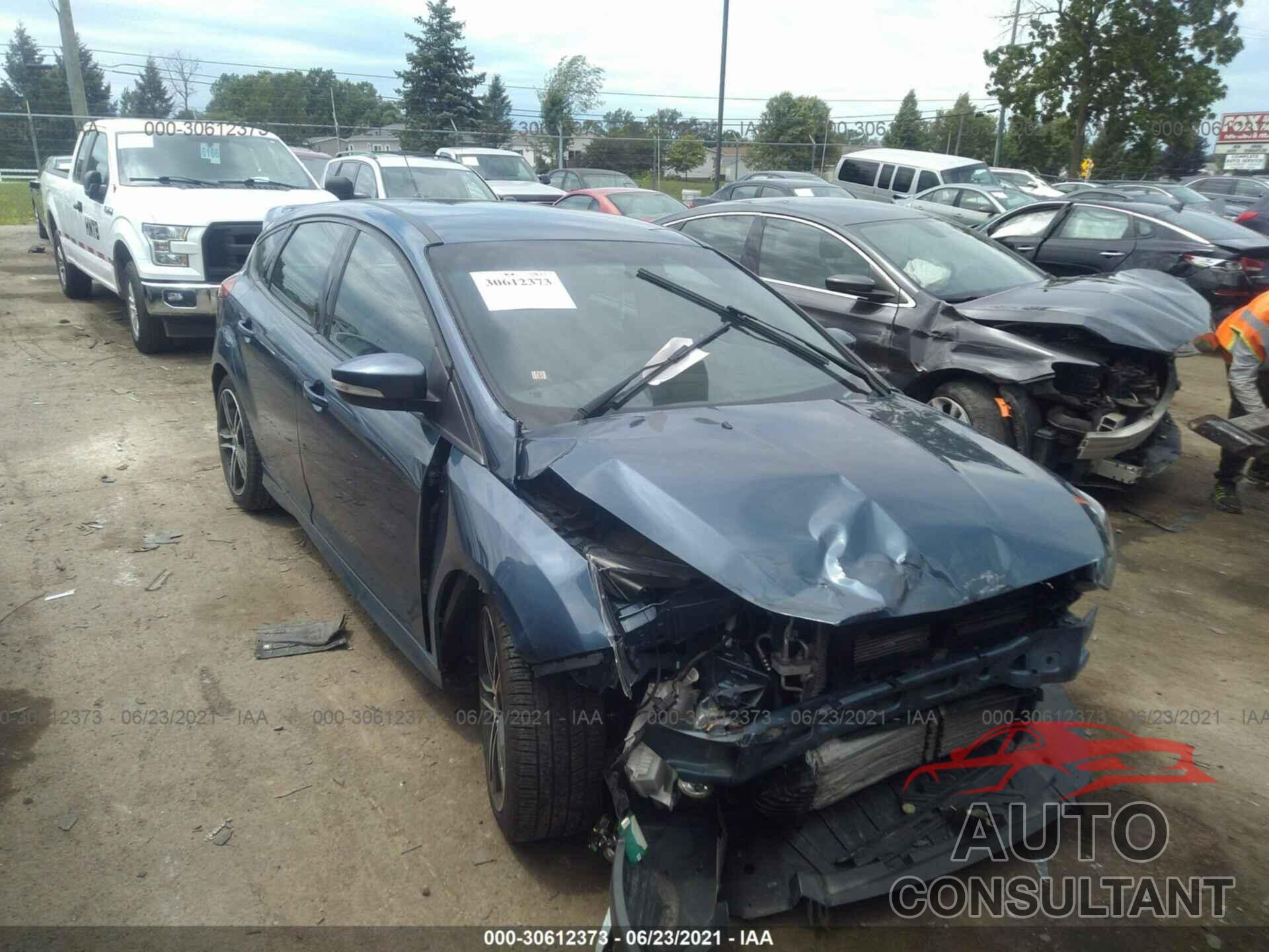 FORD FOCUS 2018 - 1FADP3L96JL222279
