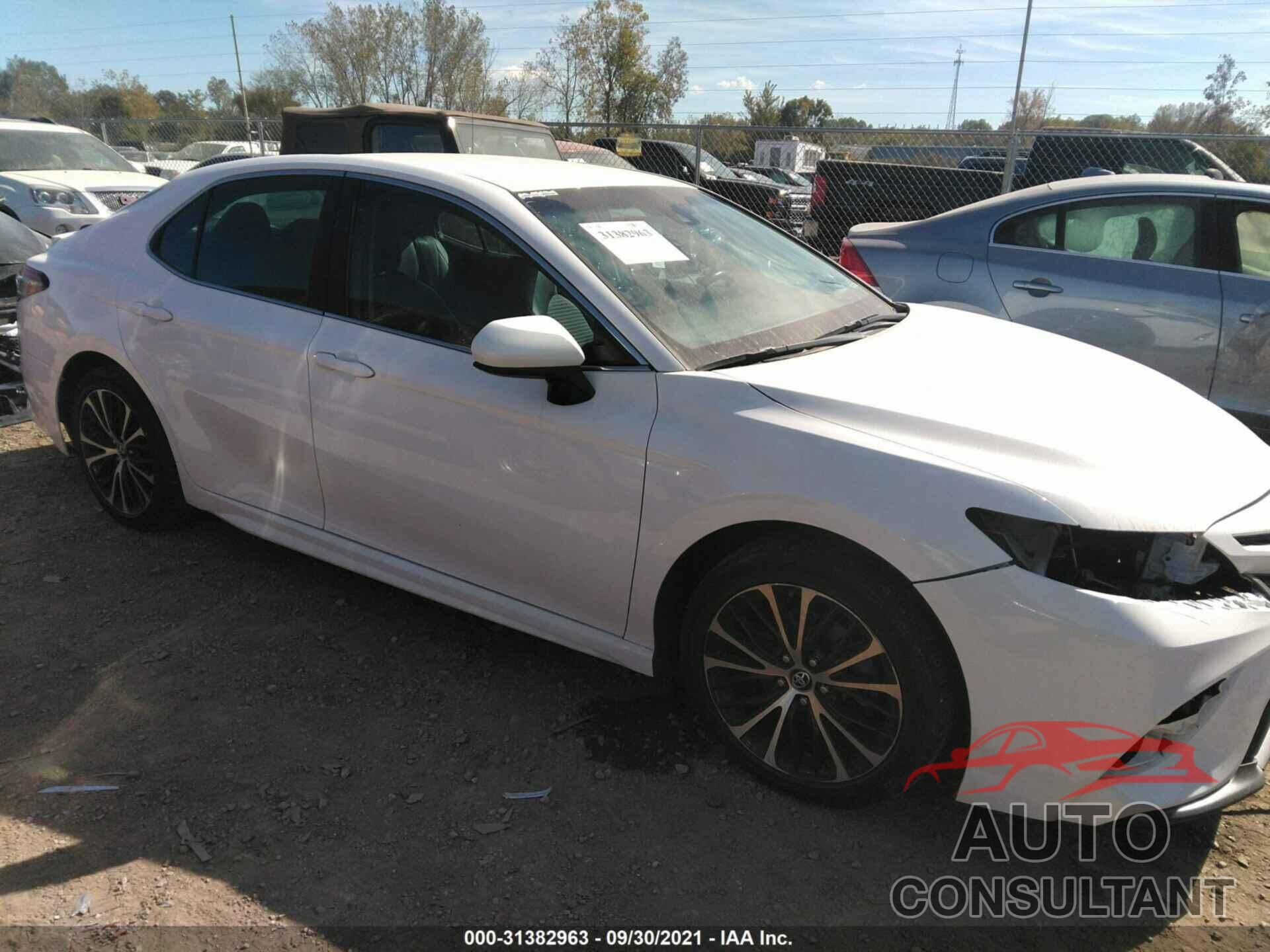 TOYOTA CAMRY 2018 - 4T1B11HK4JU153830