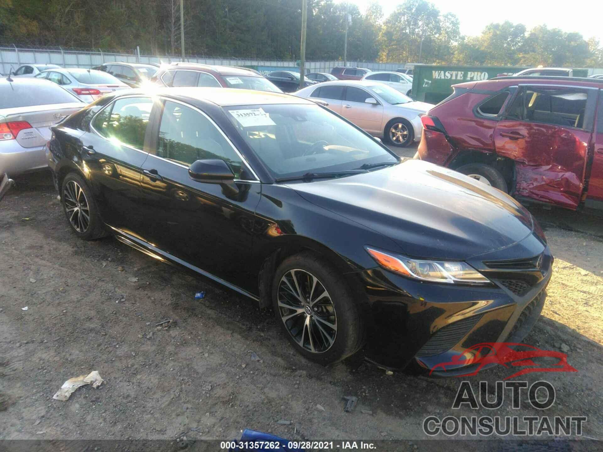 TOYOTA CAMRY 2018 - 4T1B11HK3JU091840