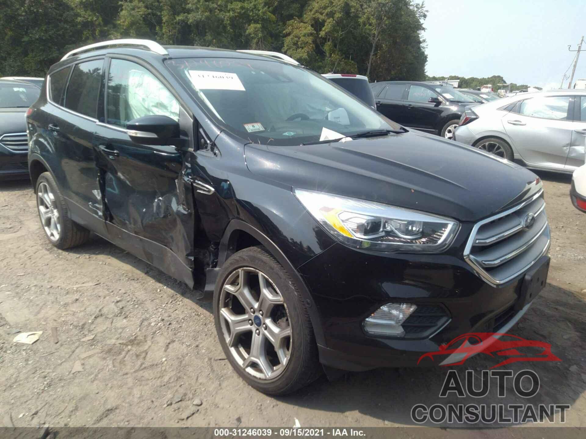 FORD ESCAPE 2017 - 1FMCU9J95HUA26757