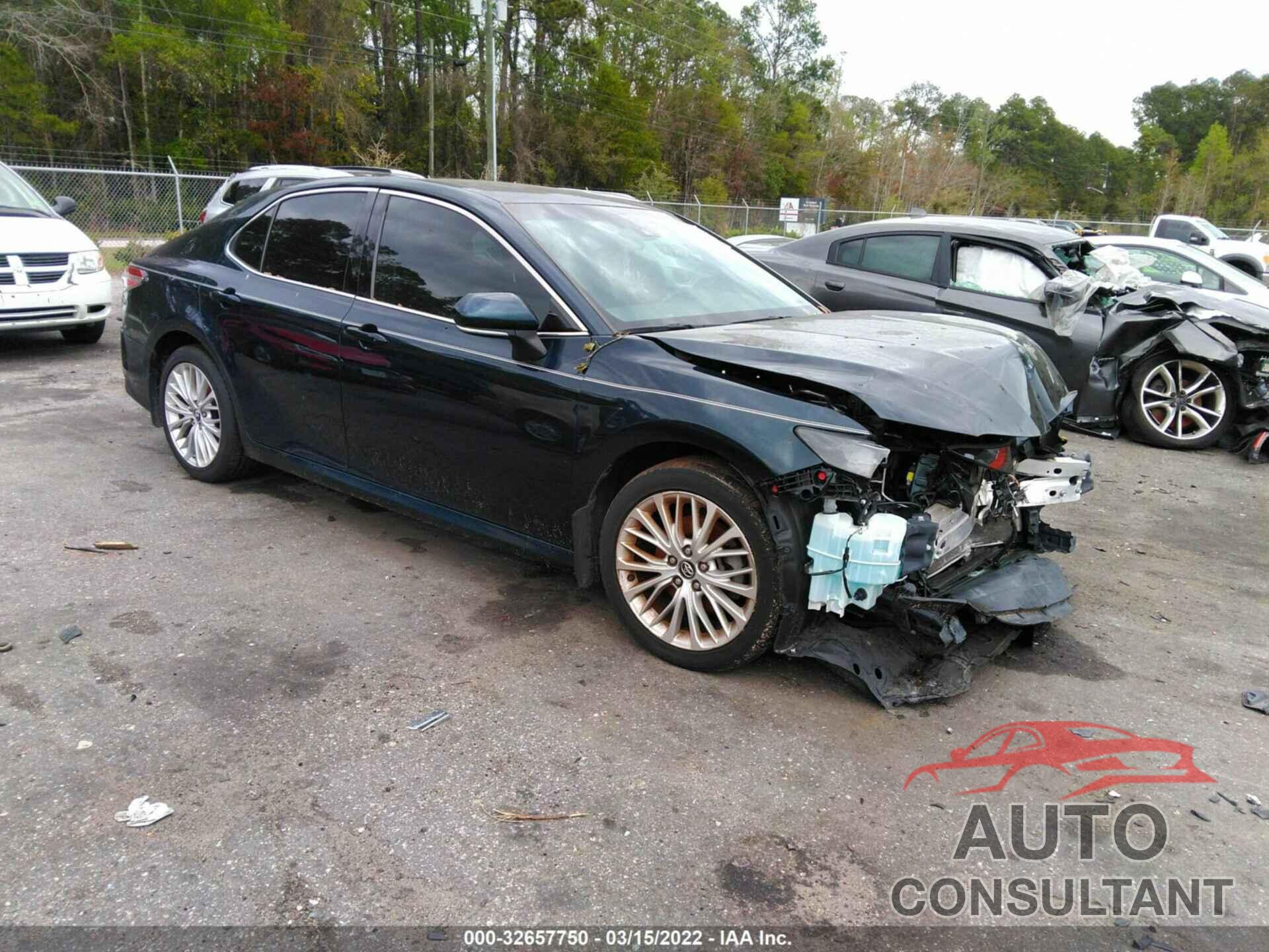 TOYOTA CAMRY 2018 - 4T1B11HK7JU568799