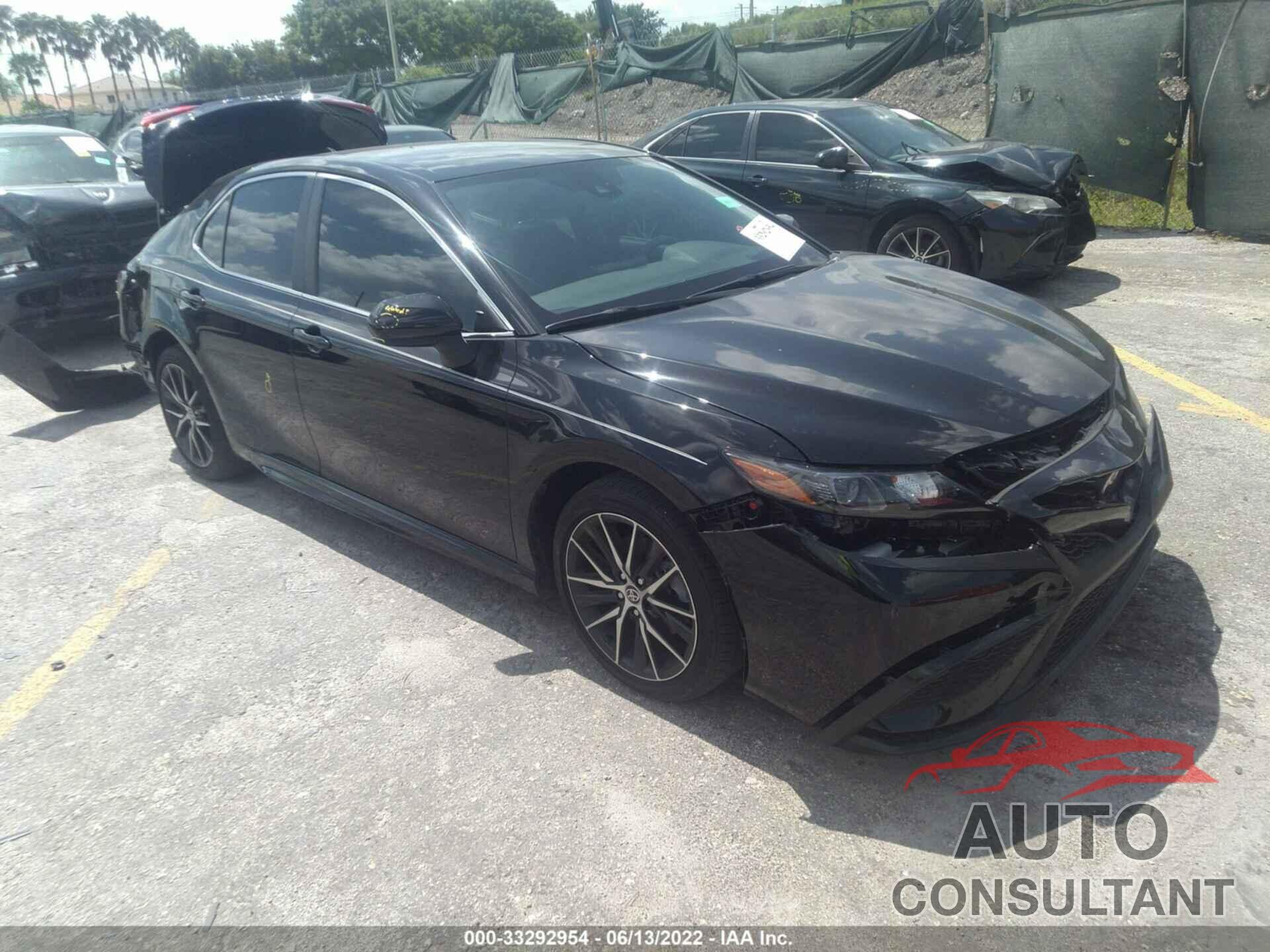 TOYOTA CAMRY 2021 - 4T1G11AK8MU450880