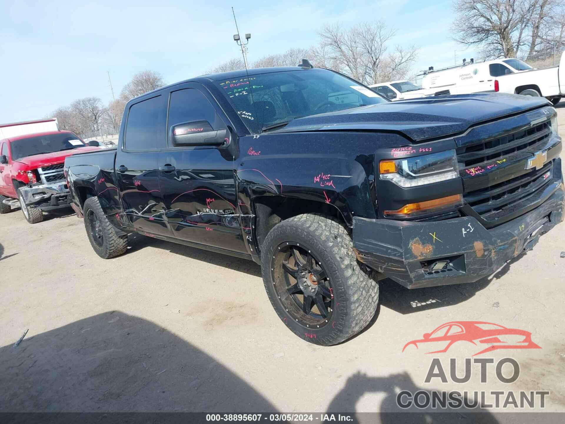 CHEVROLET SILVERADO 1500 2018 - 1GCUKREC7JF168428