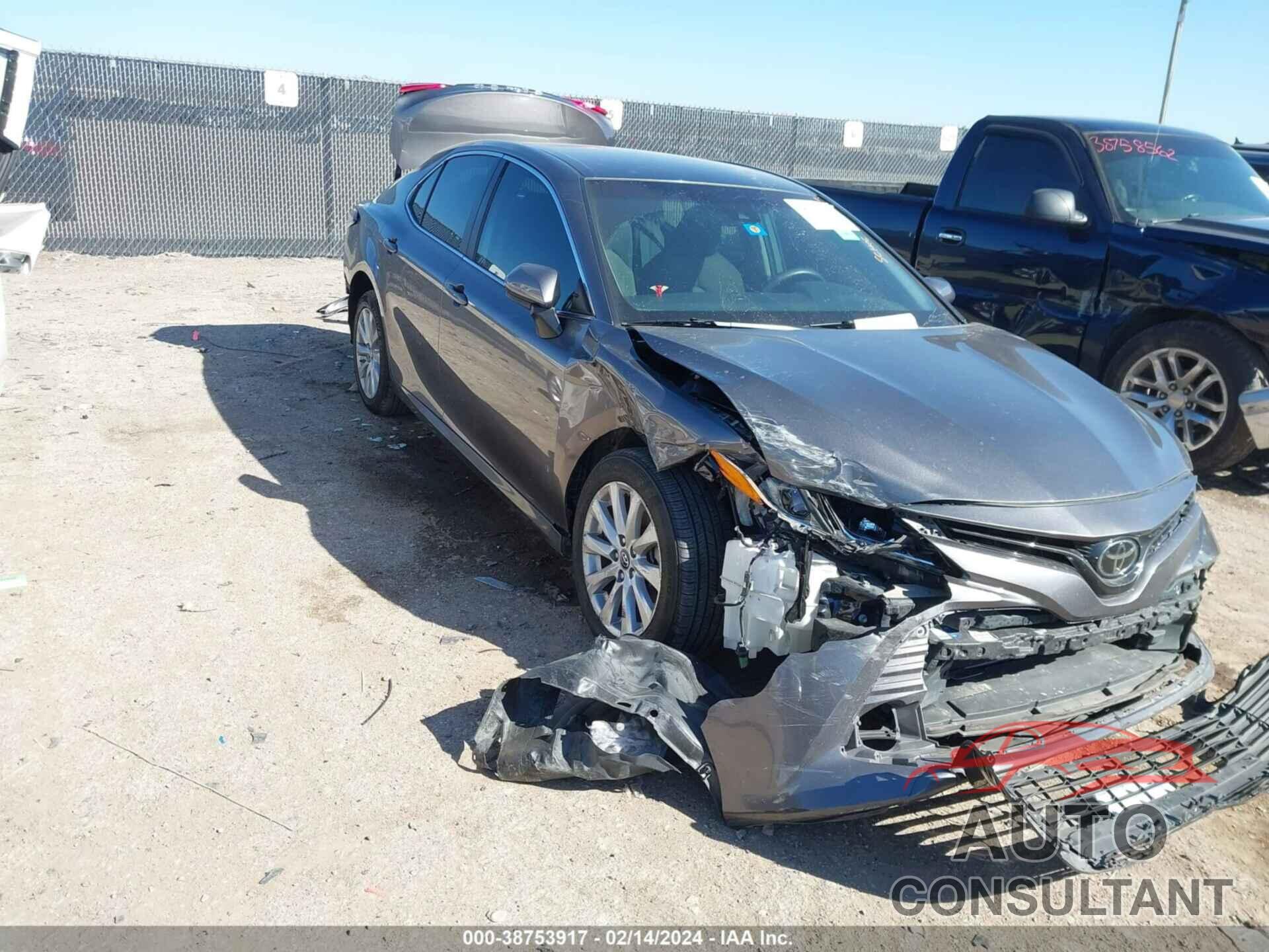 TOYOTA CAMRY 2018 - 4T1B11HK1JU589051