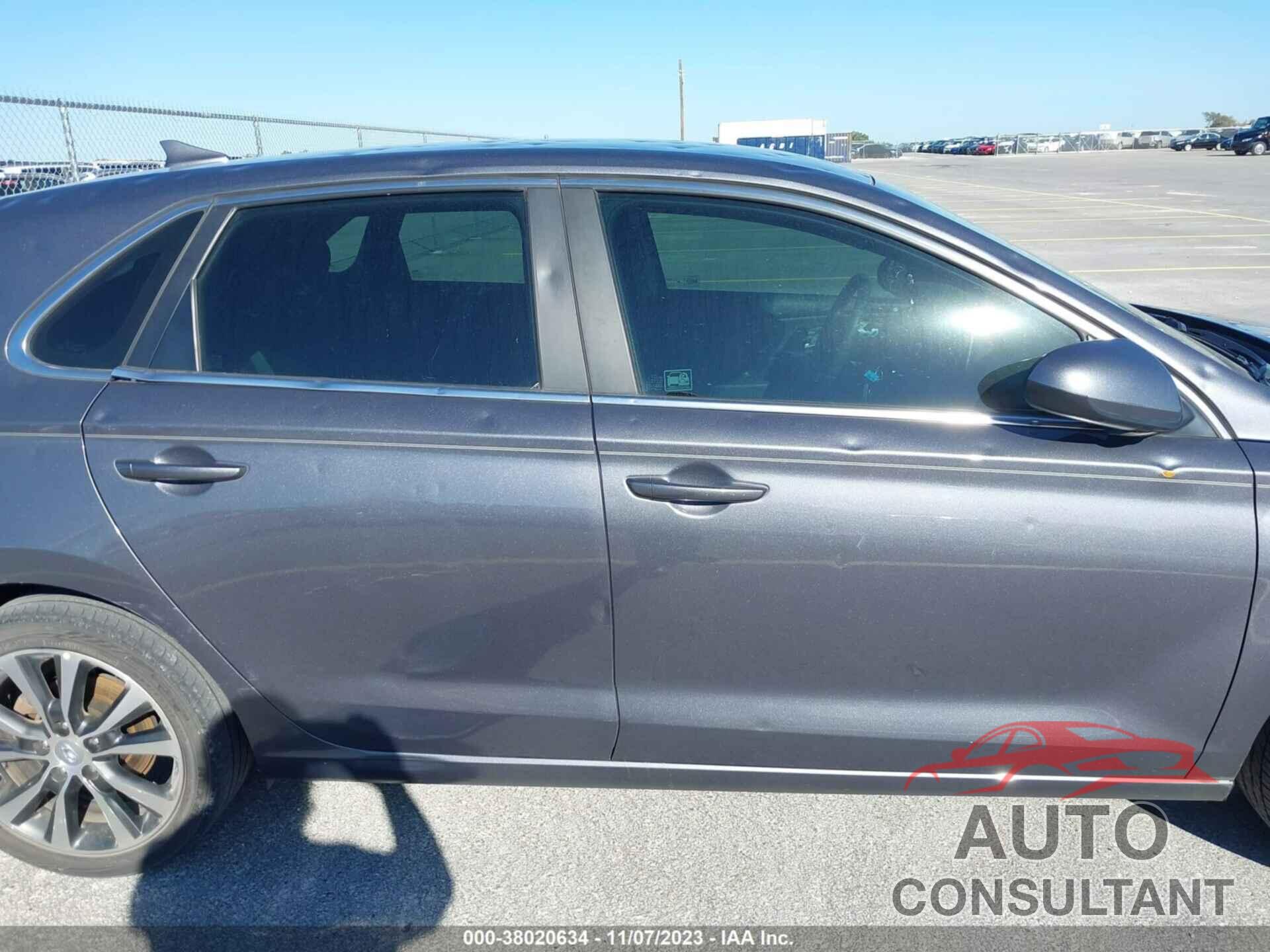 HYUNDAI ELANTRA GT 2018 - KMHH35LE3JU024183