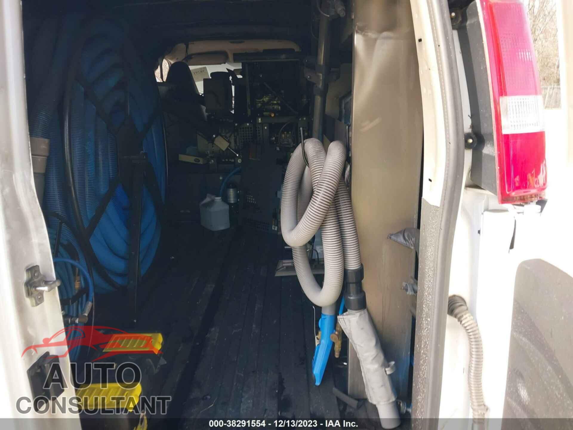 CHEVROLET EXPRESS 2500 2017 - 1GCWGBFG1H1228598