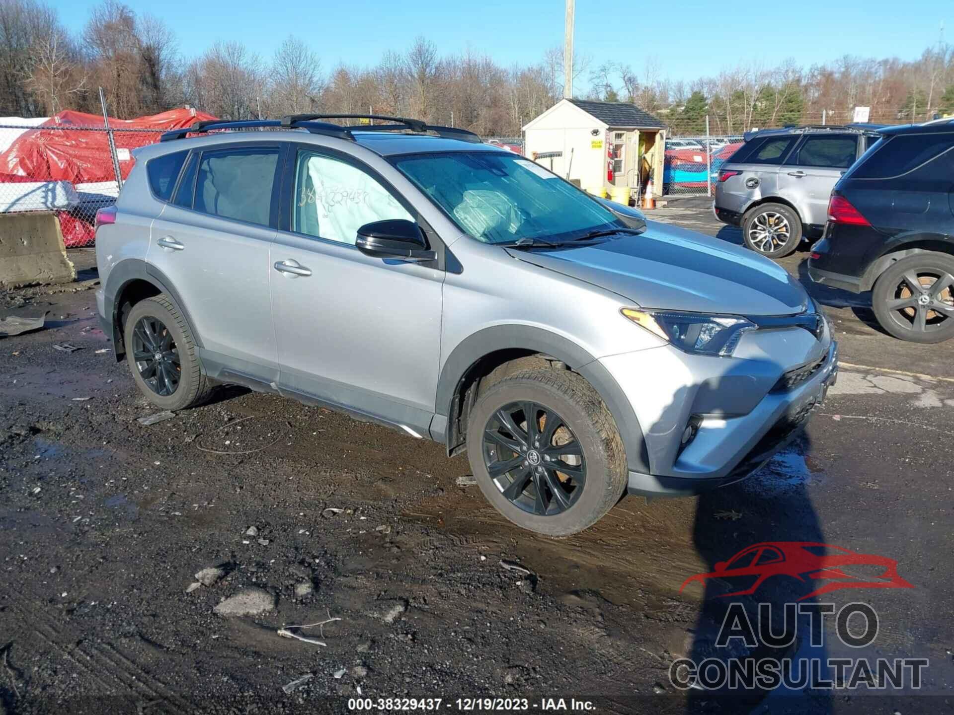 TOYOTA RAV4 2018 - 2T3RFREV5JW786633