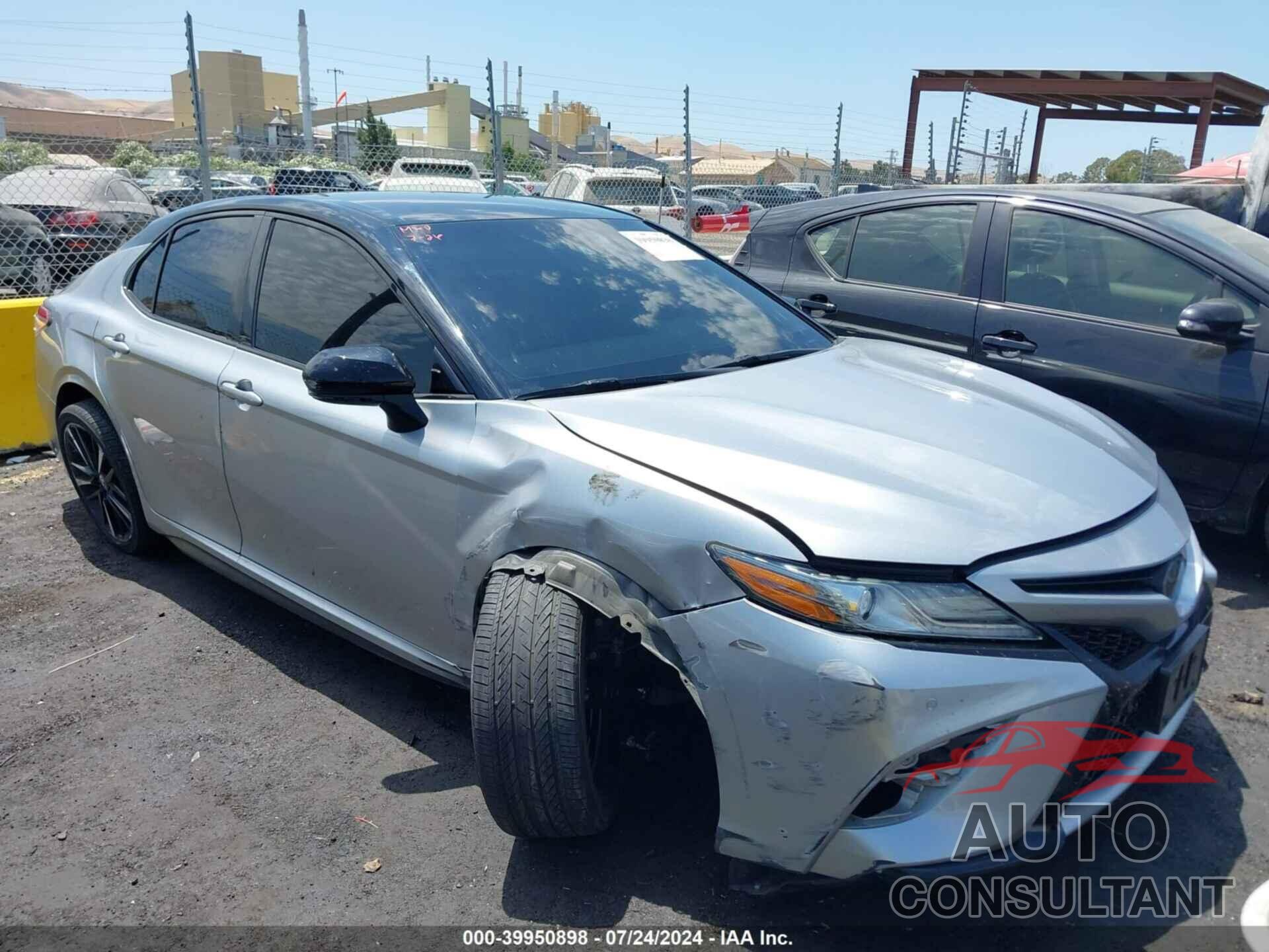TOYOTA CAMRY 2018 - 4T1B61HK3JU095436