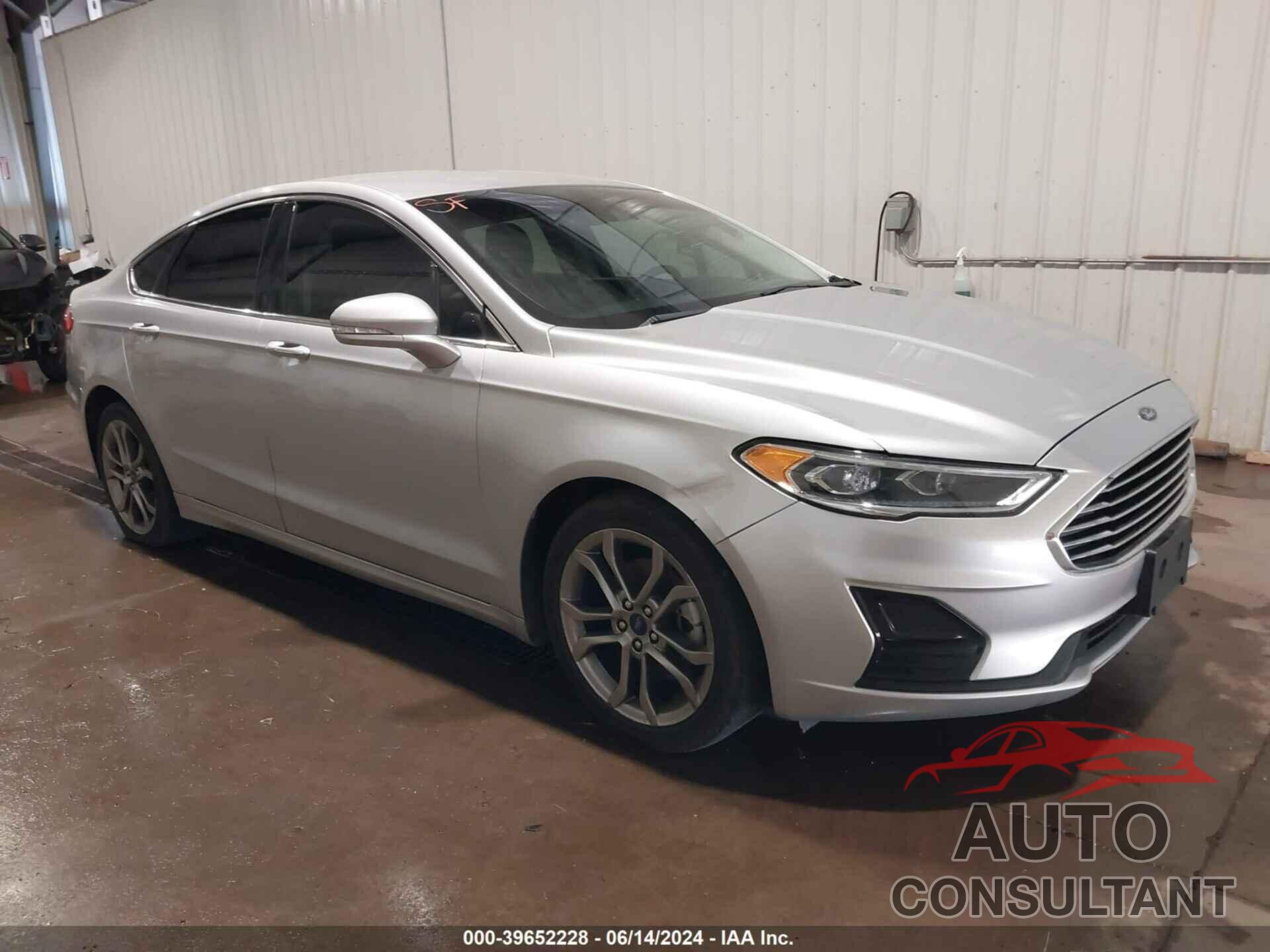 FORD FUSION 2019 - 3FA6P0CD1KR271033