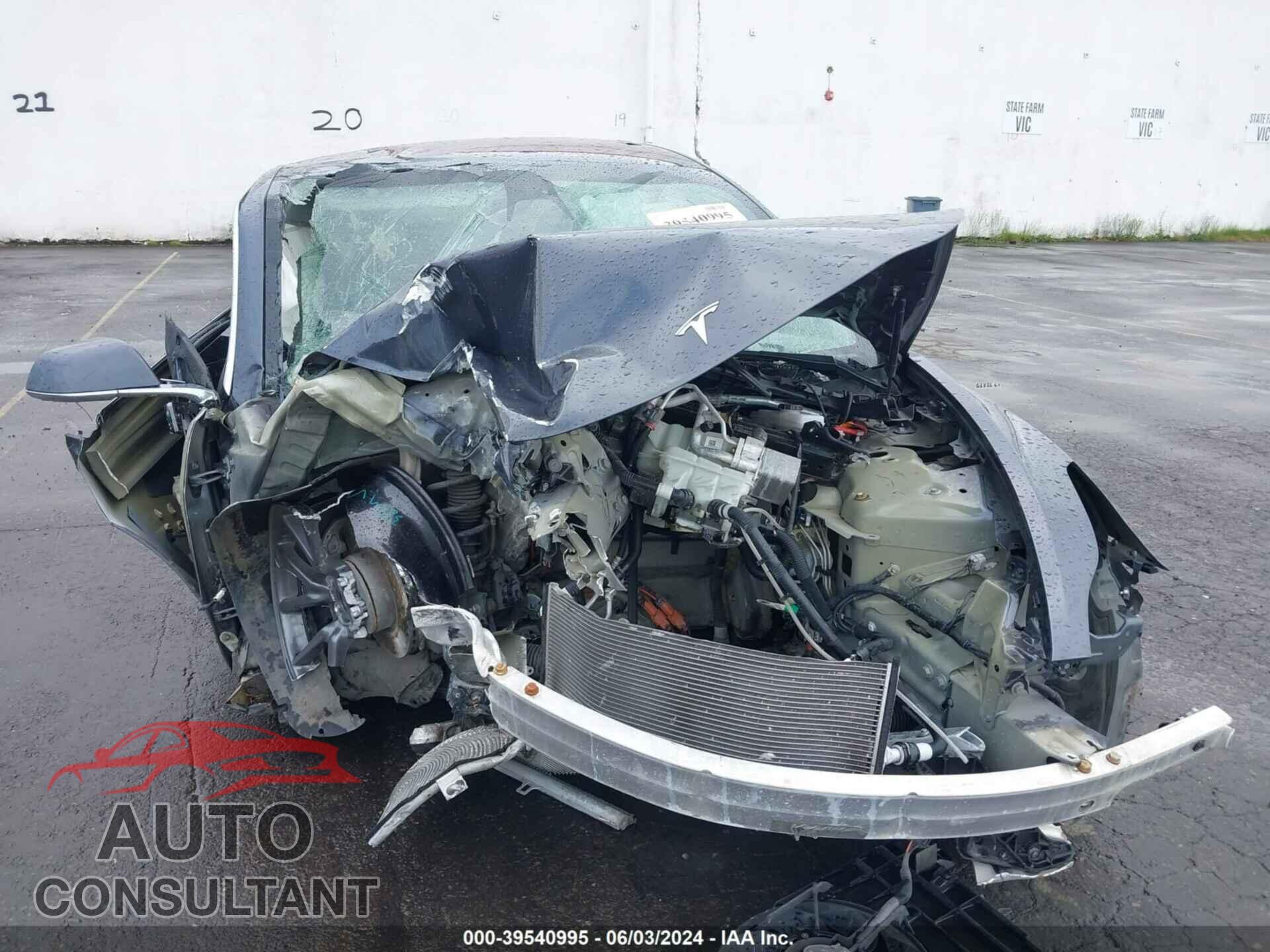 TESLA MODEL 3 2018 - 5YJ3E1EA3JF102112