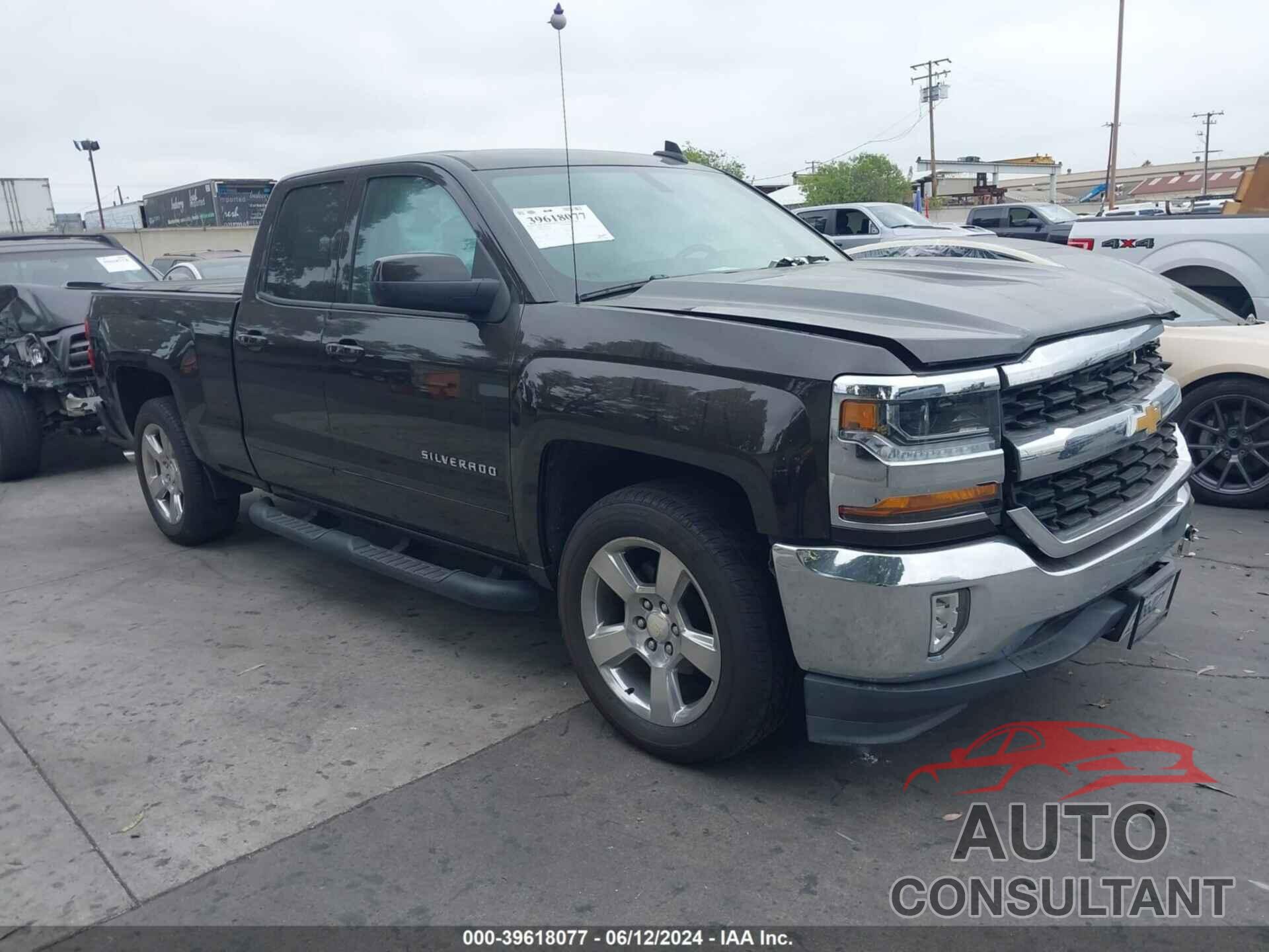 CHEVROLET SILVERADO 1500 2018 - 1GCRCREC6JZ327568
